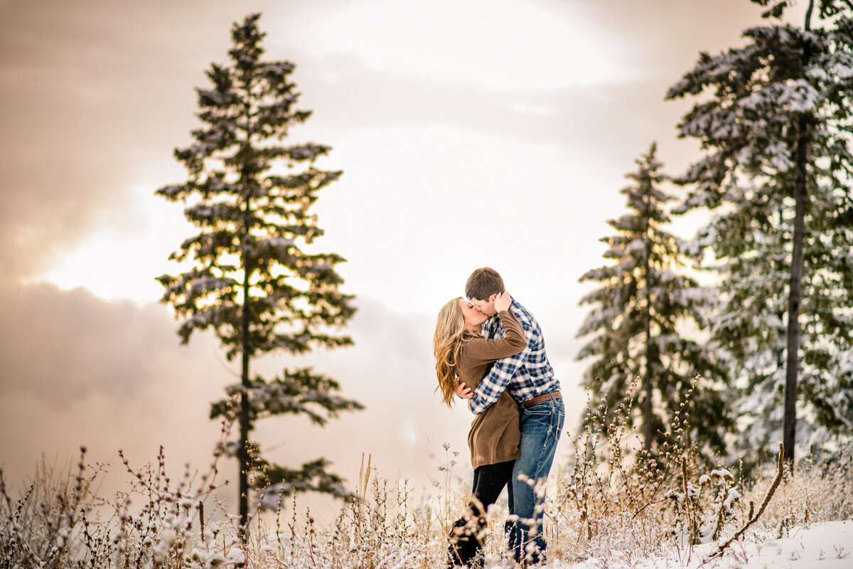 Montana-wedding-engagement-elopement-couples-photographer-planner020