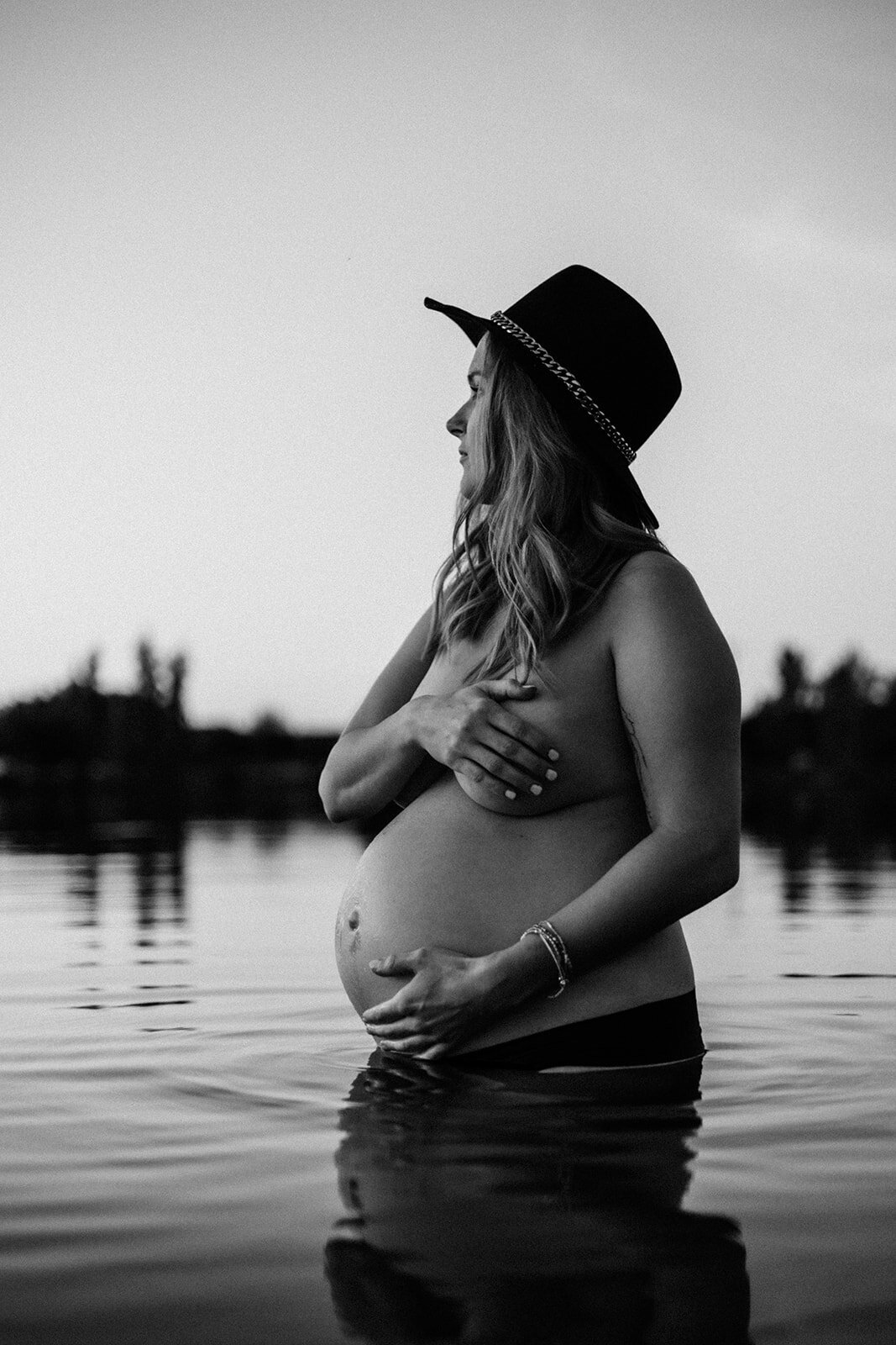 intimní těhotenské focení ve vodě  fotografka plzeň markéta zýka