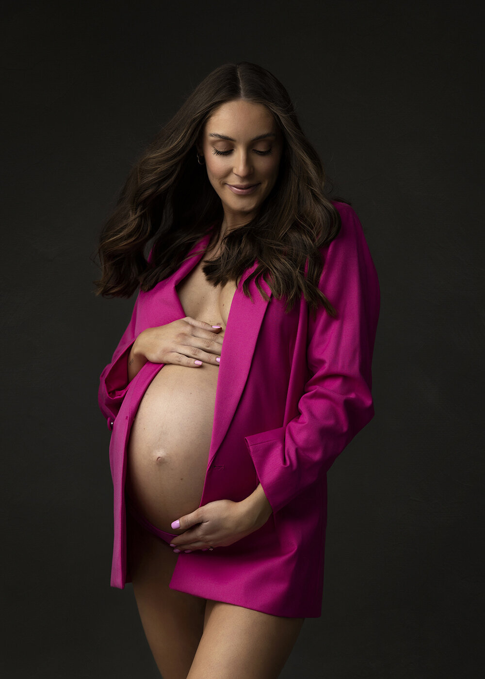 MATERNITY_PREGNANTWOMAN_PINKSUITJACKETBUMPSTYLEVOGUE