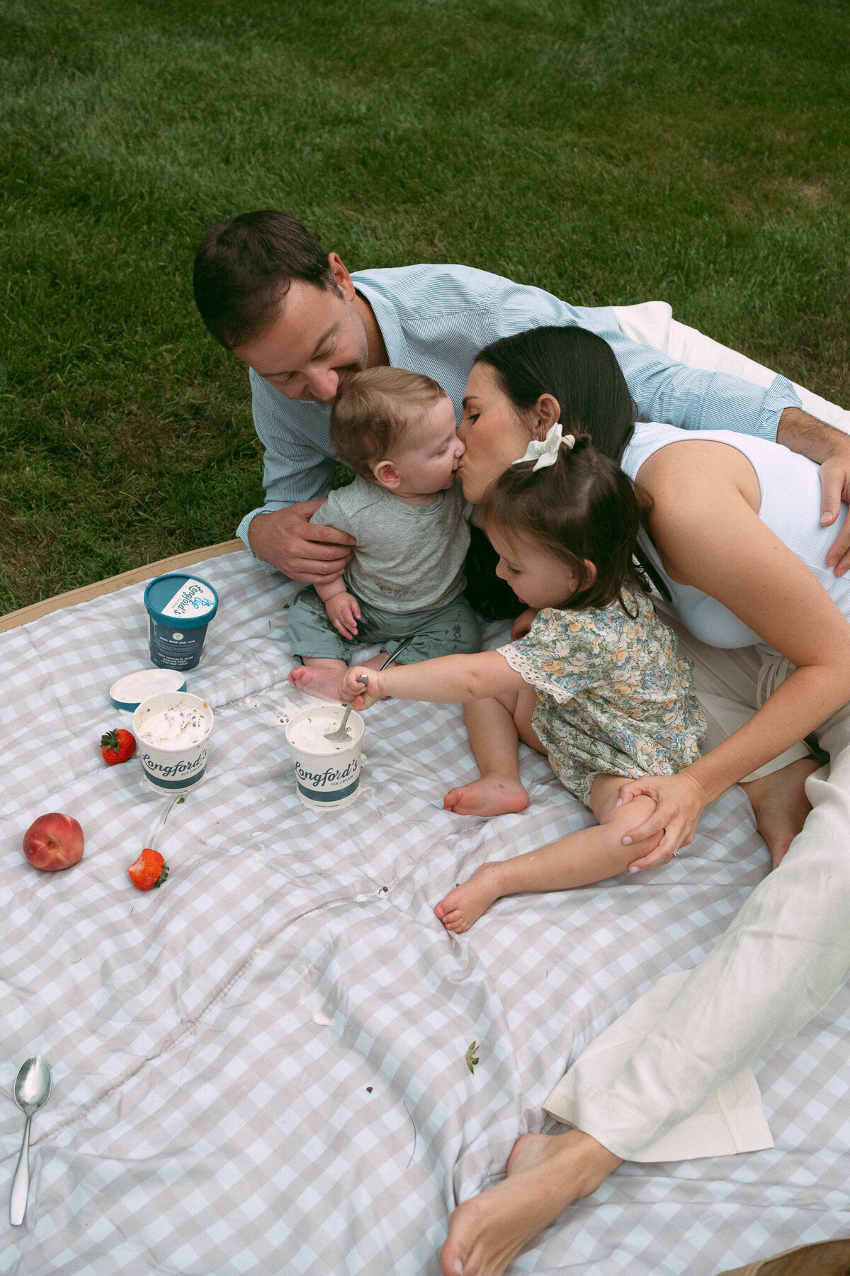 FieldsFamily_00542