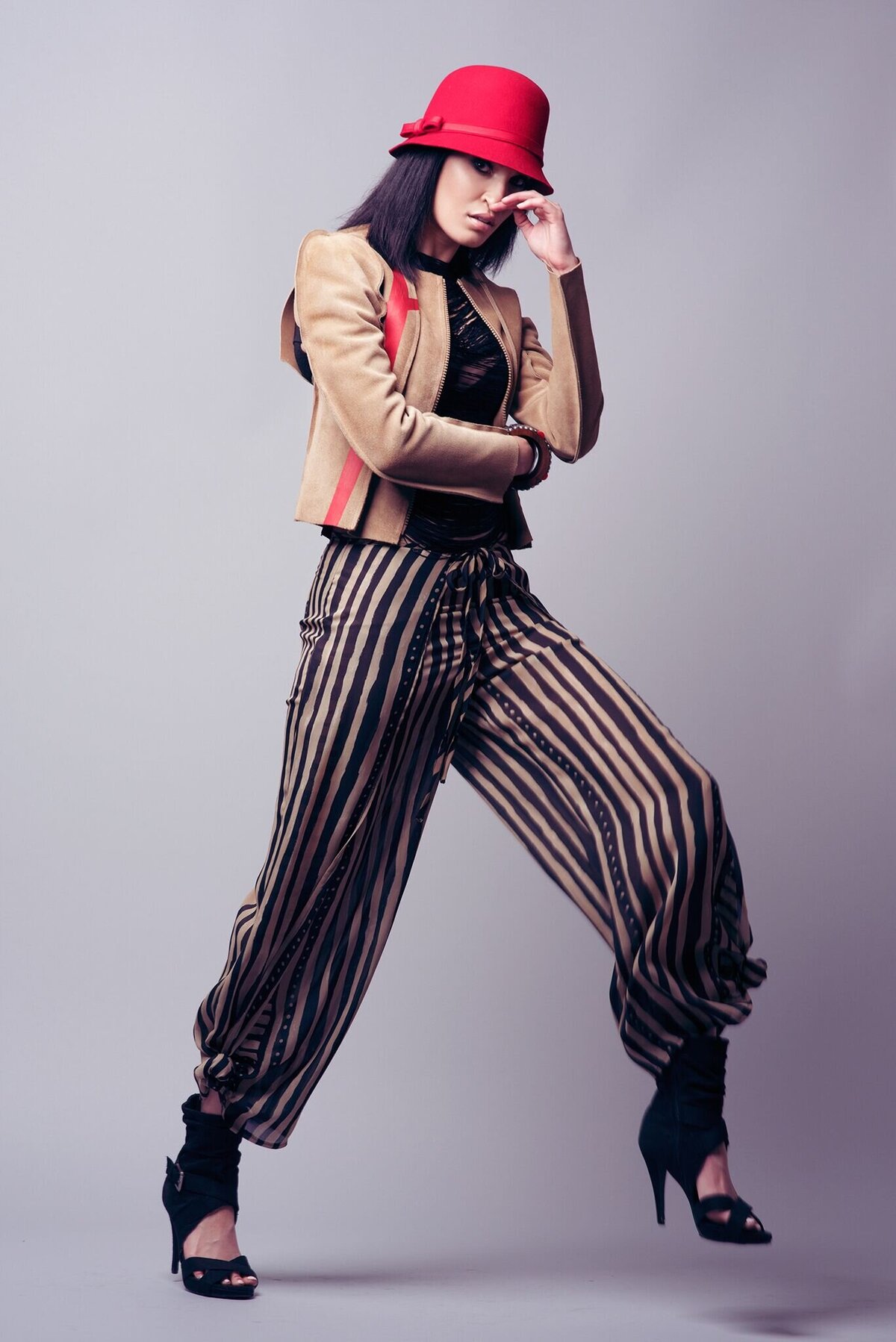 Editorial-fashion-model-movement-hat
