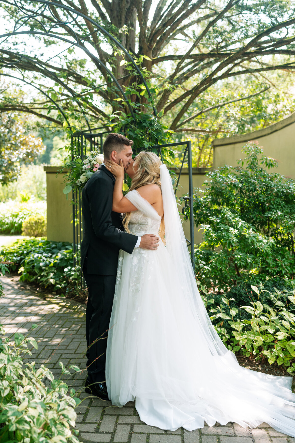 Kylie+TommyOldeMillInnWedding-481