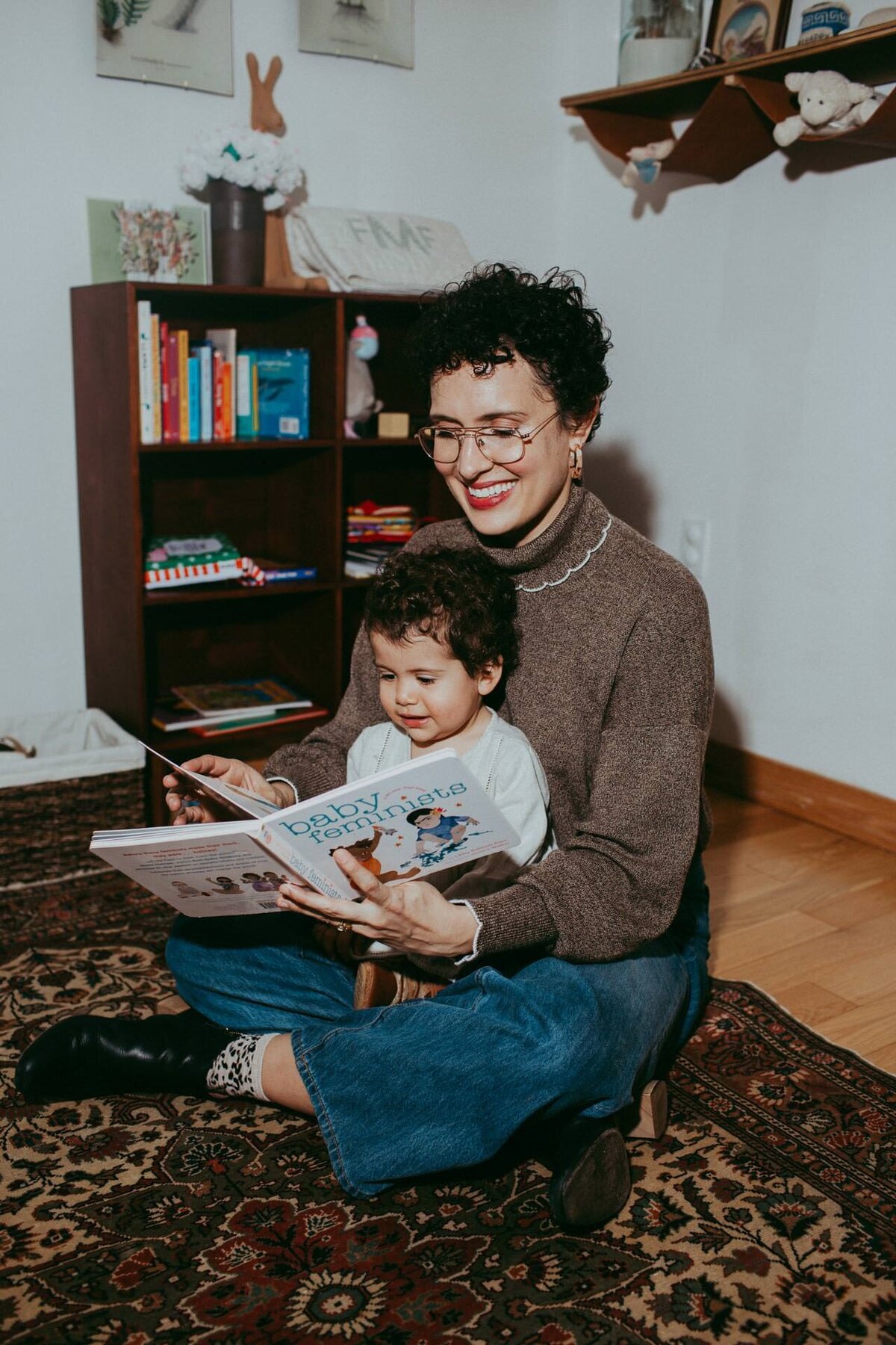 nyc brooklyn family portrait with mom reading to daughter