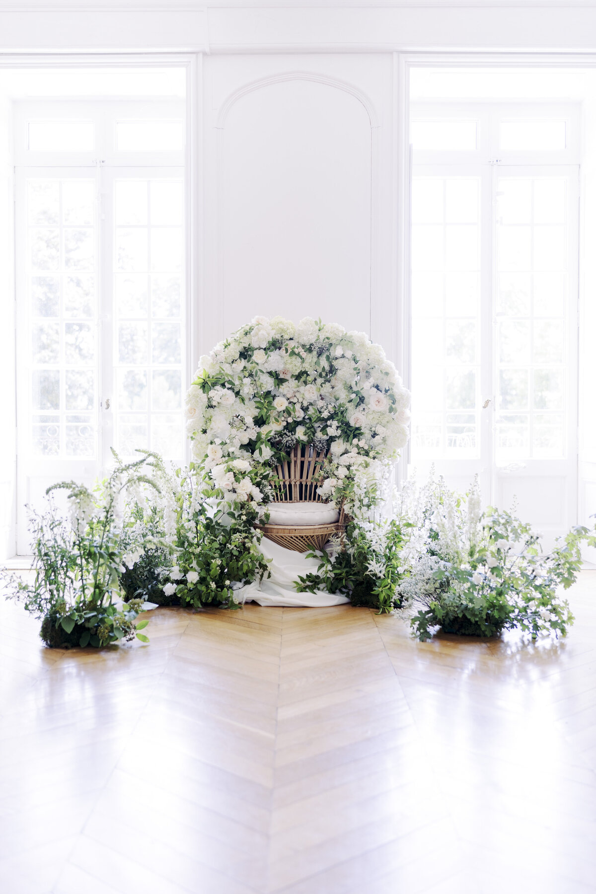fauteuil-emmanuelle-fleuri-hortensias-blancs