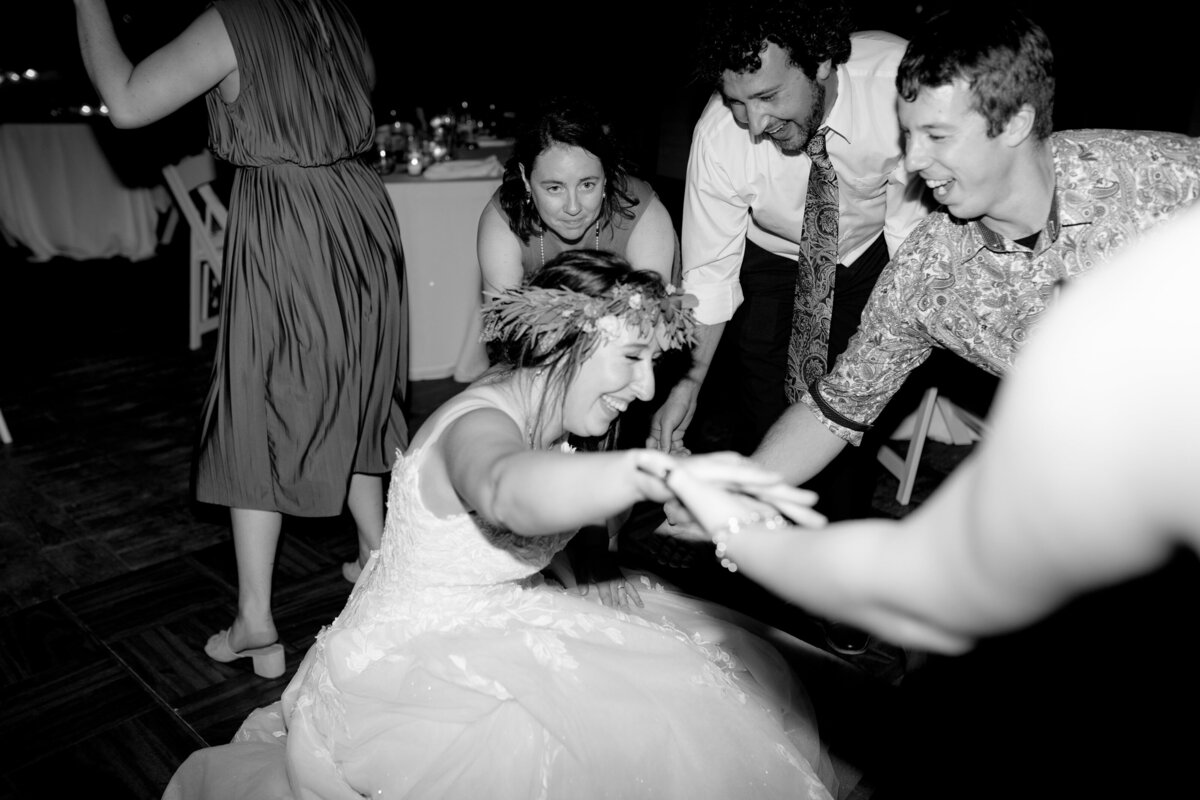 vermont-wedding-photographeroutdoor chapel tent wedding gold wing photography-3