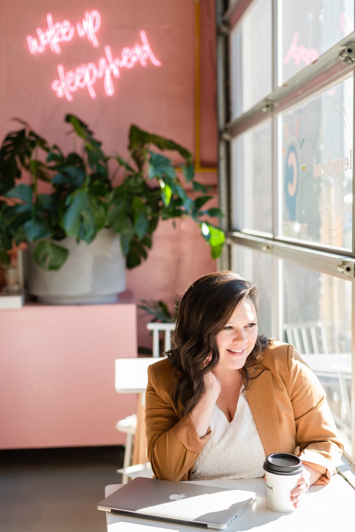 brand-photos-in-chattanooga-coffee-shop