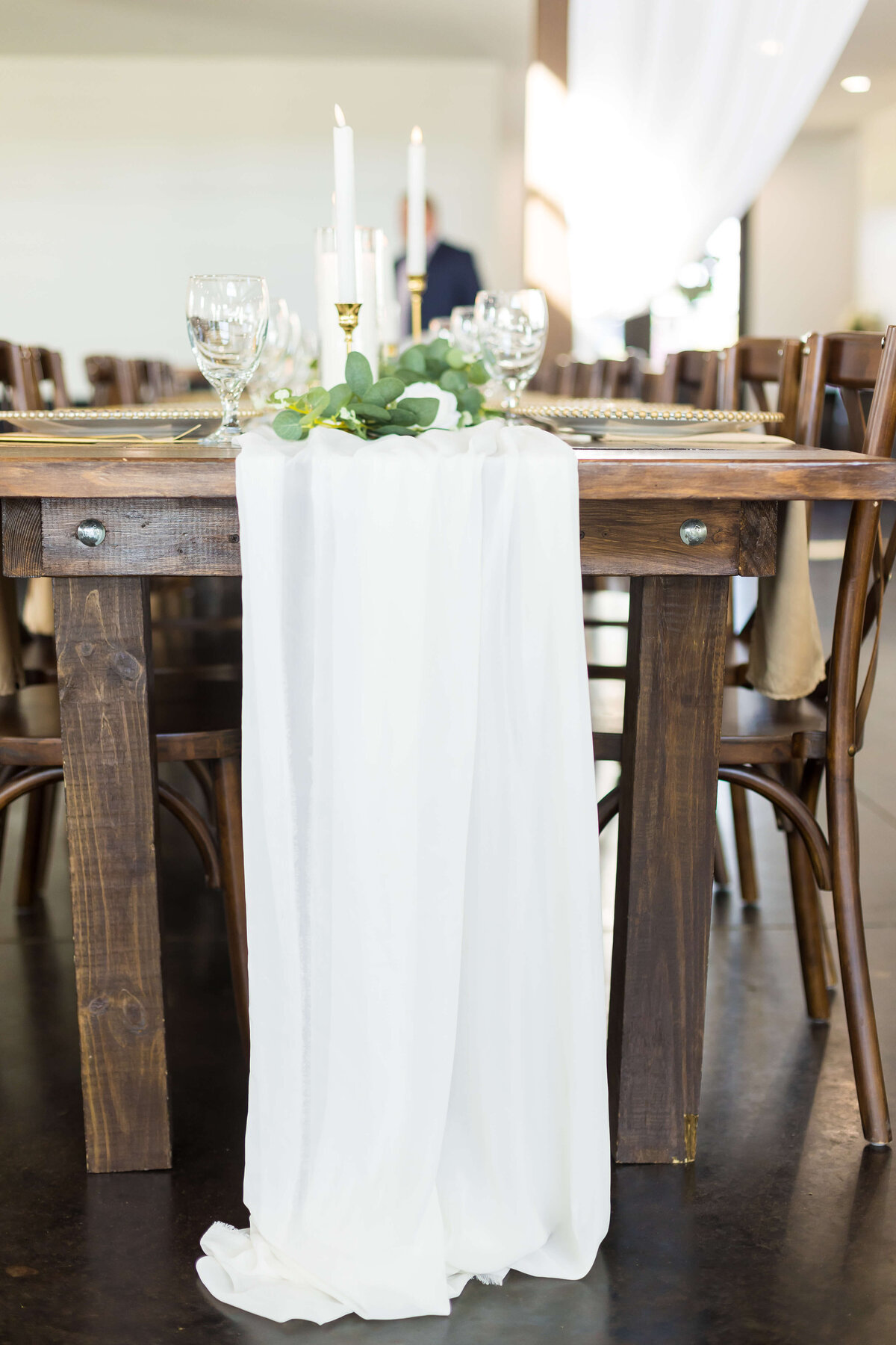 wedding reception table at  The Barn at White Oaks, Murray, Kentucky