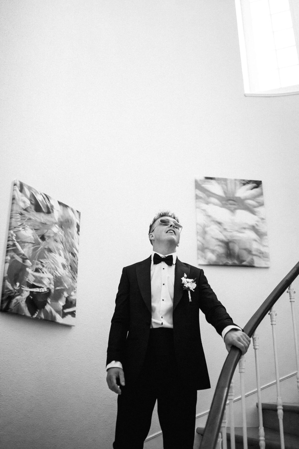 groom-getting-ready-chateau-du-puits-es-pratx2