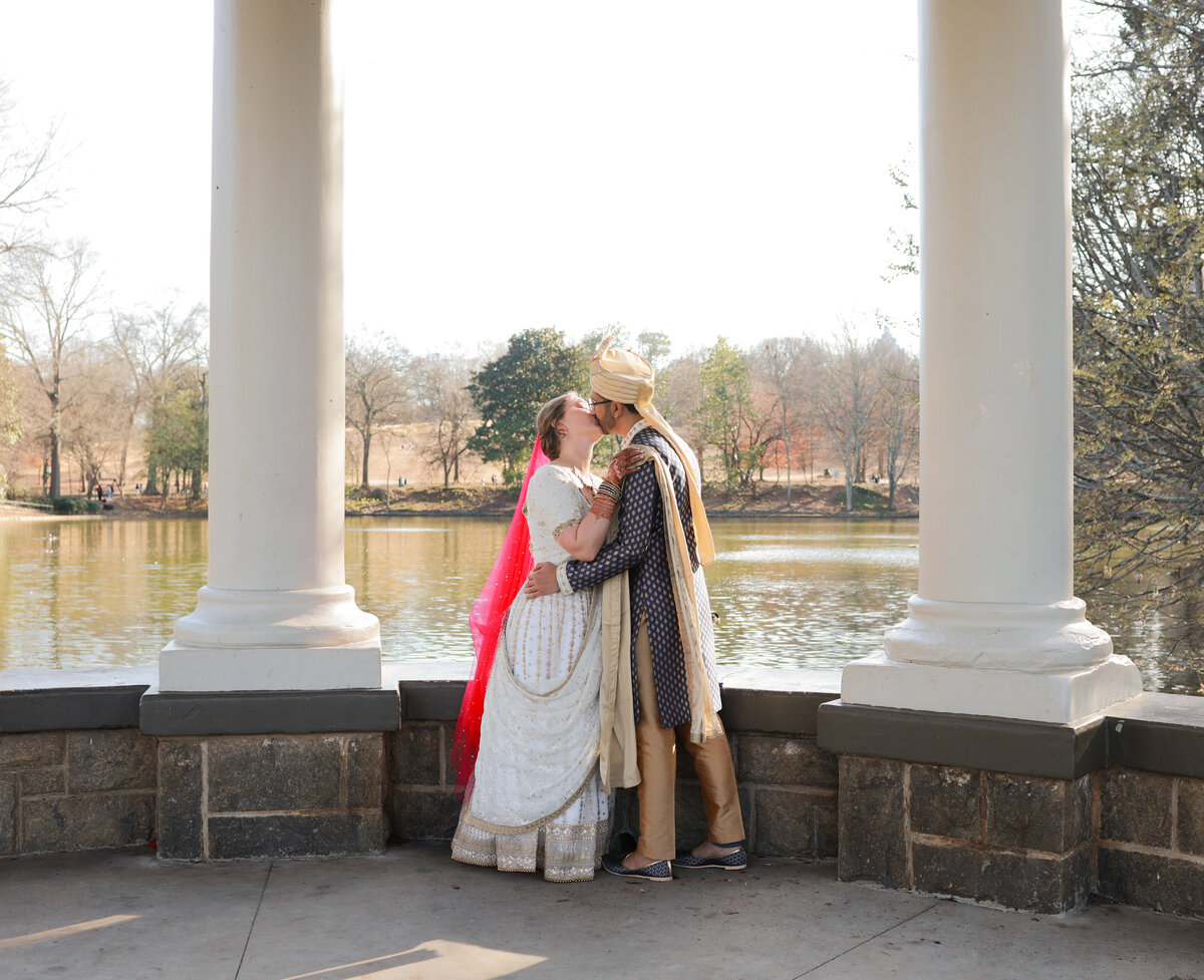 Indian bride and groom kissing at Piedmont Park in Atlanta Georgia by Atlanta Georgia wedding photographer Amanda Richardson Photography