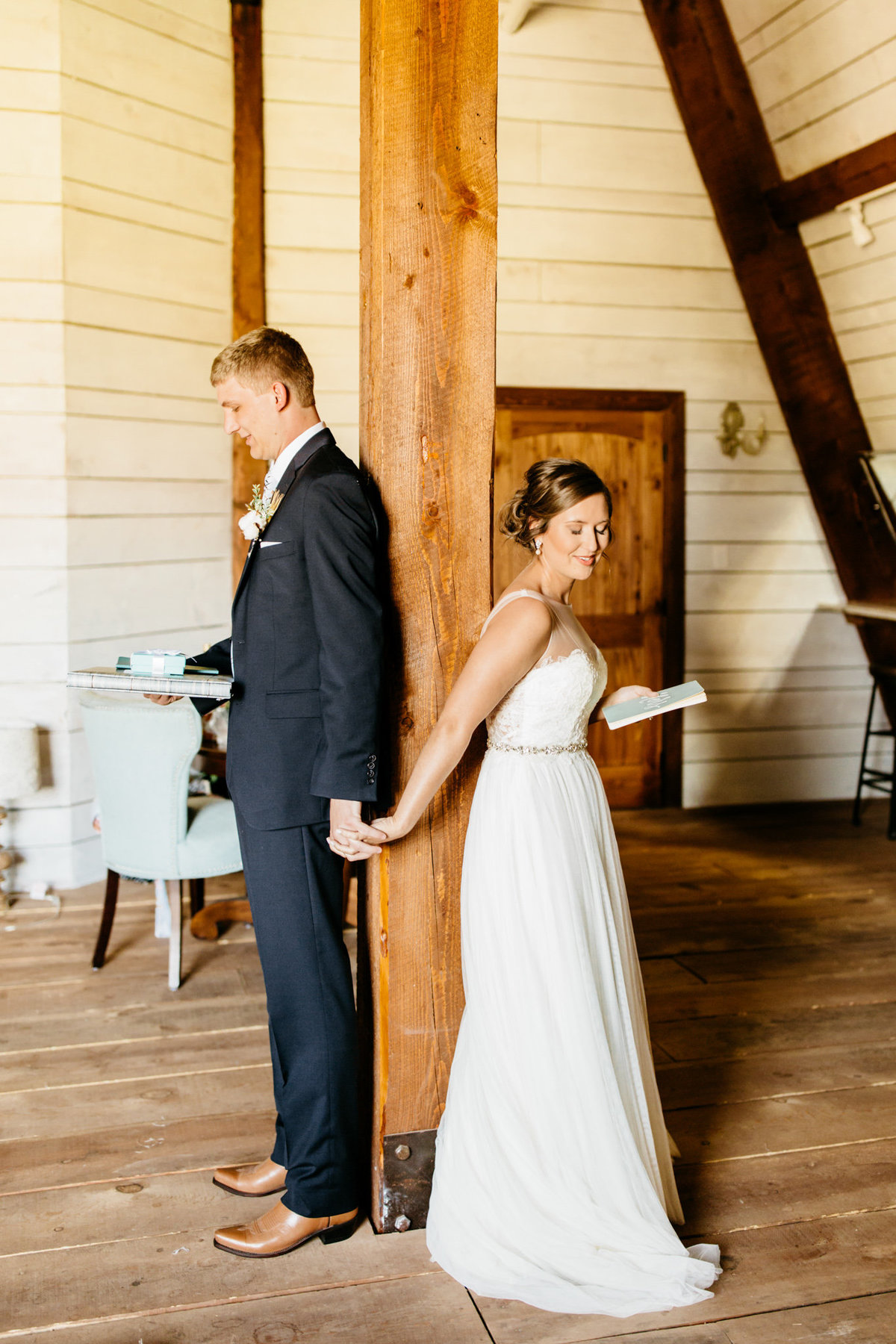 Alexa-Vossler-Photo_Dallas-Wedding-Photographer_North-Texas-Wedding-Photographer_Stephanie-Chase-Wedding-at-Morgan-Creek-Barn-Aubrey-Texas_57