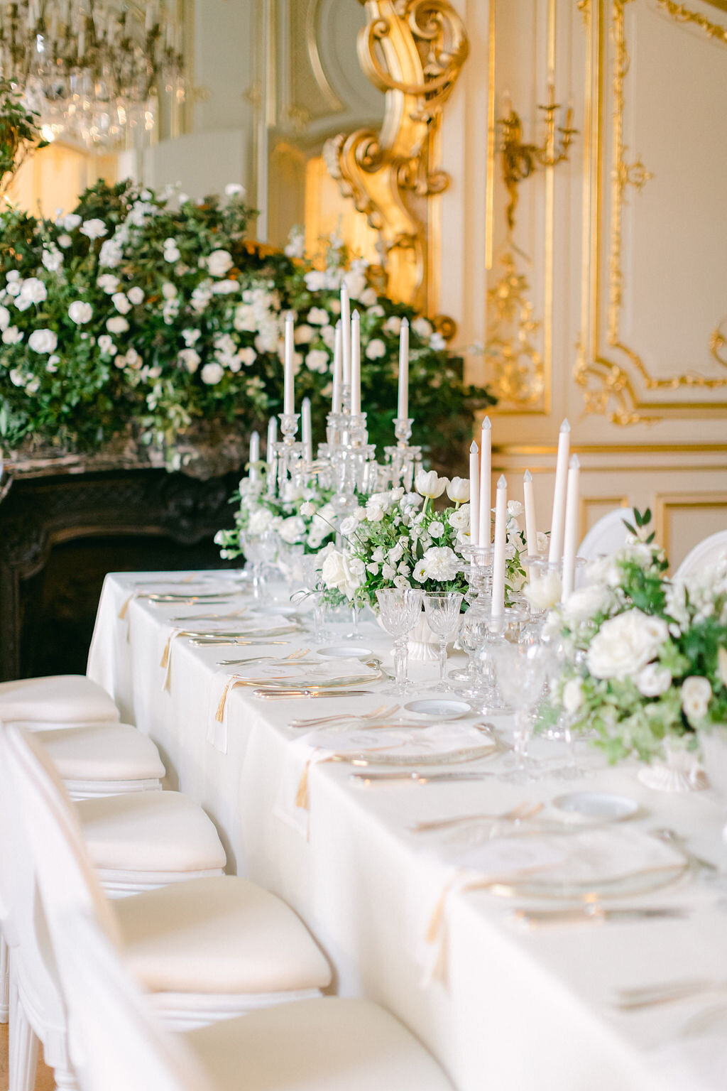 luxurious-wedding-floral-decoration-castle-style19
