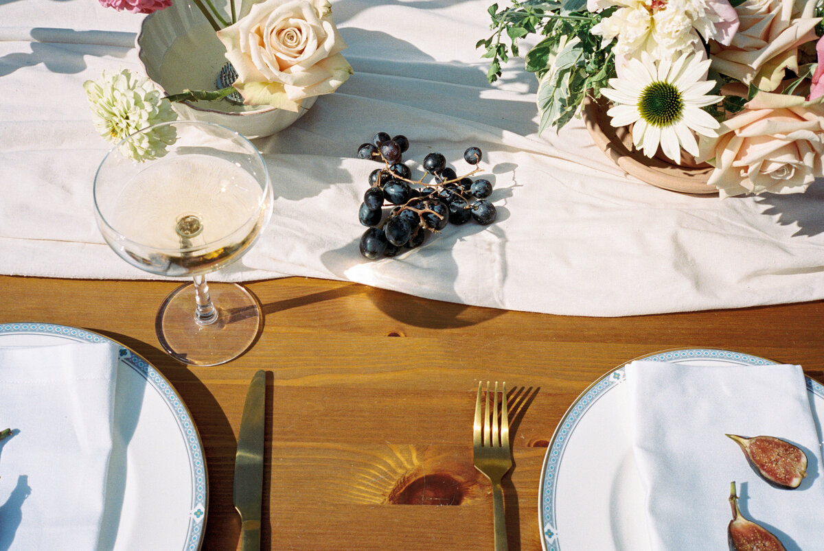 modern-wedding-tablescape