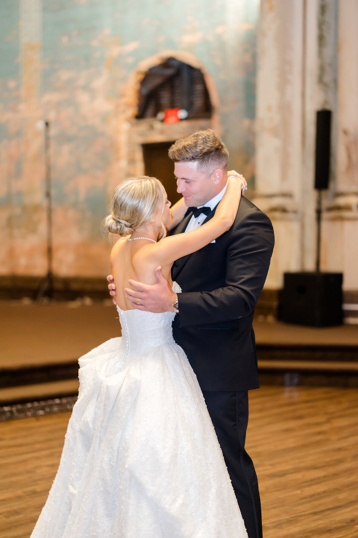 kasia-sickau-wedding-photographer-grace-alex-monastery-event-center-cincinnati-ohio1N1A3031