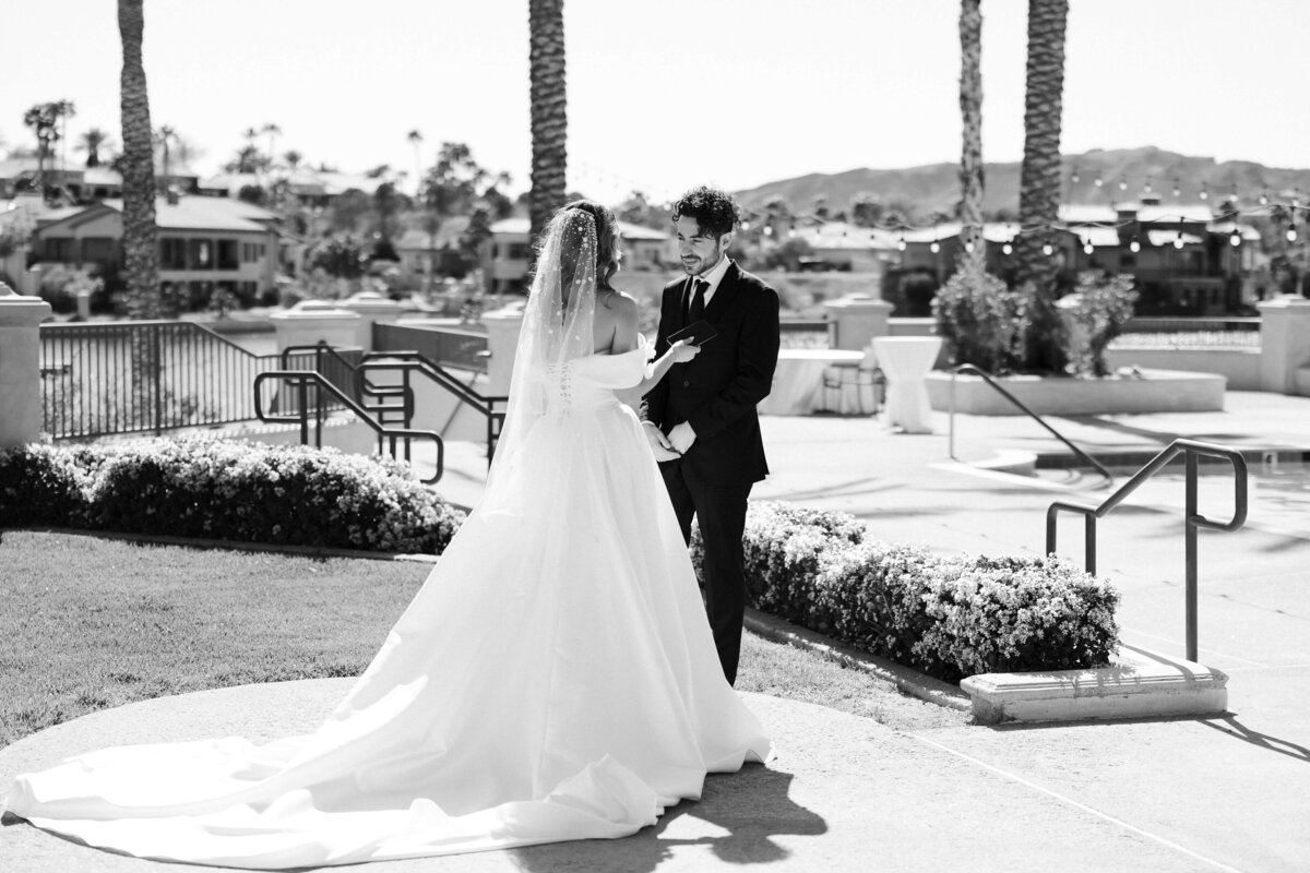 37_riskyexposure_marley-simon_las-vegas-elopement-photography
