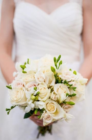 simple white wedding bouquet