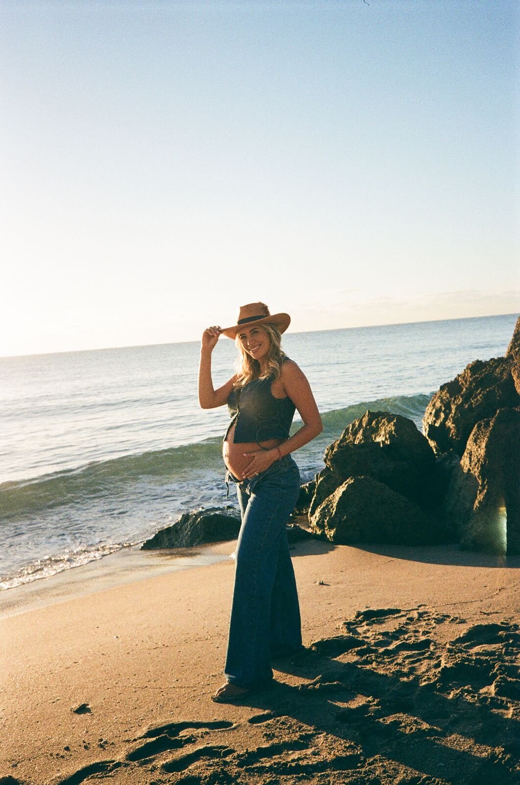 Nacha-Matt-Beach-Maternity-Session-Film-Photos-by-AMasihy-4