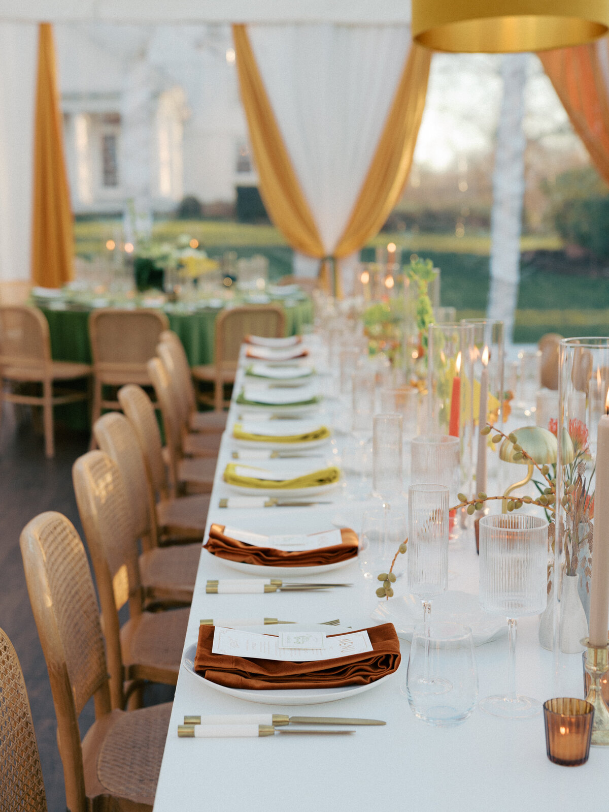 colorblock-wedding-tablescape-at-smith-farm-gardens