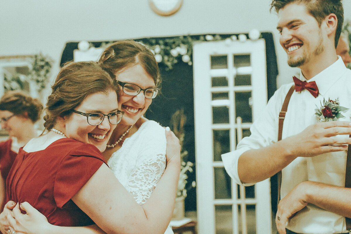 wedding ceremony | Iowa wedding photographer | Iowa Photographer | Playlife | Cedar Rapids | Iowa City | Kalona | Alaynna Ann Schwartz-179