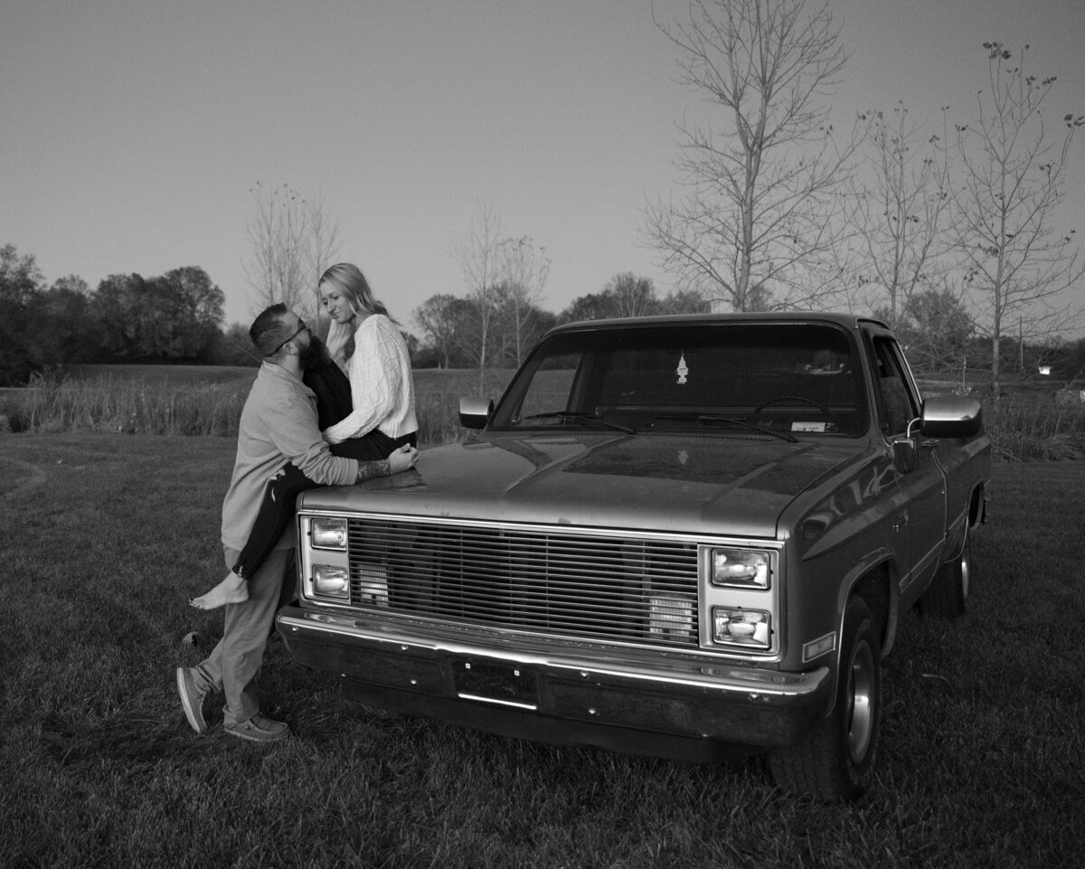 Taylor Elizabeth Photography Weddings and Lifetyle Photographer in Indiana Couples Photo 56