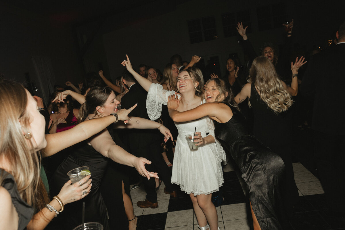 natalieandgarrettweddingar_emilyarwinephotography-464