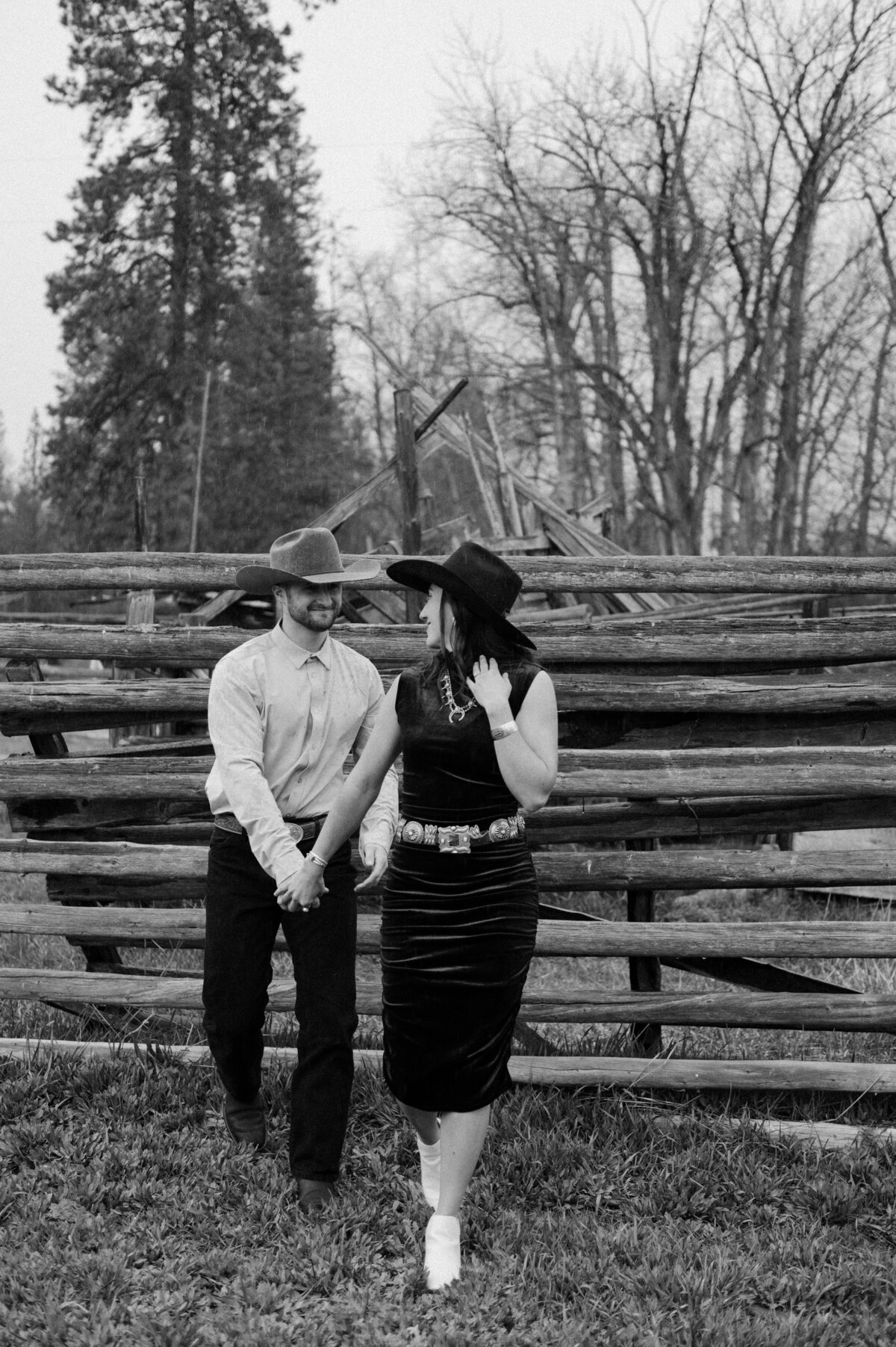 presley-gray-photo-montana-western-style-engagement-4142-2