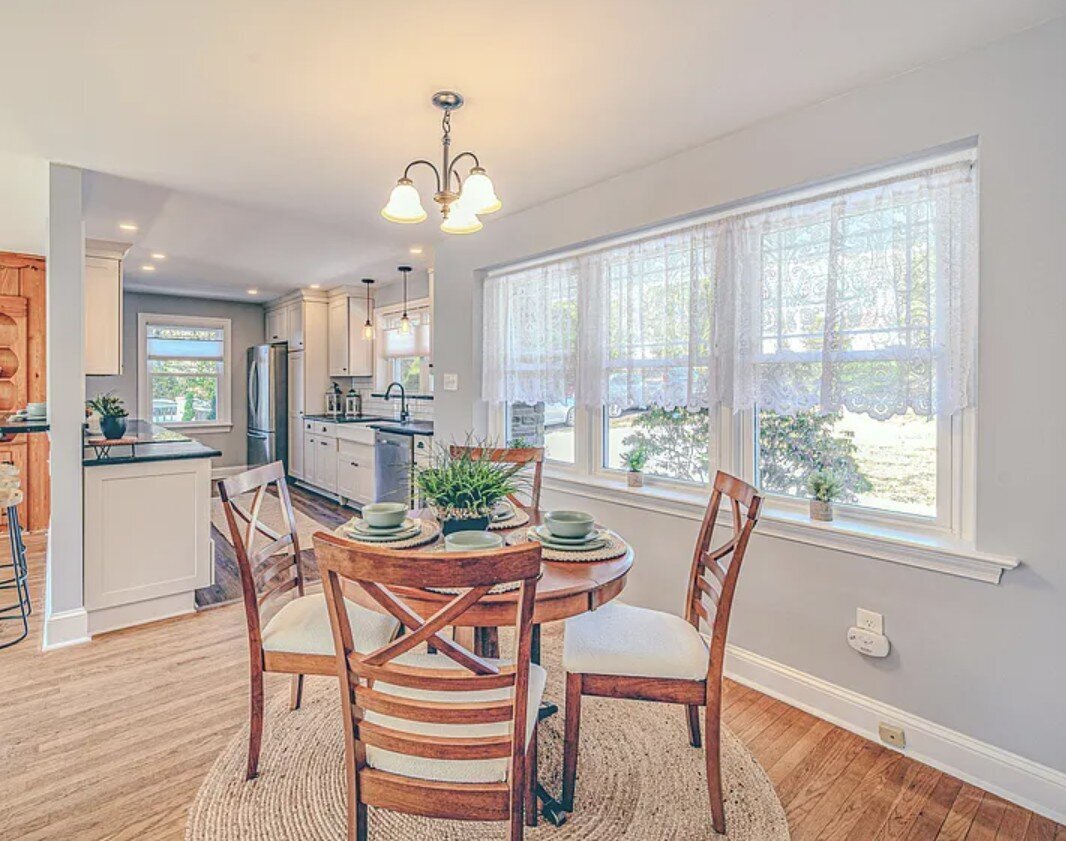 Kelly DeTommaso Occupied Home Staging Ambler PA Dining Room 1