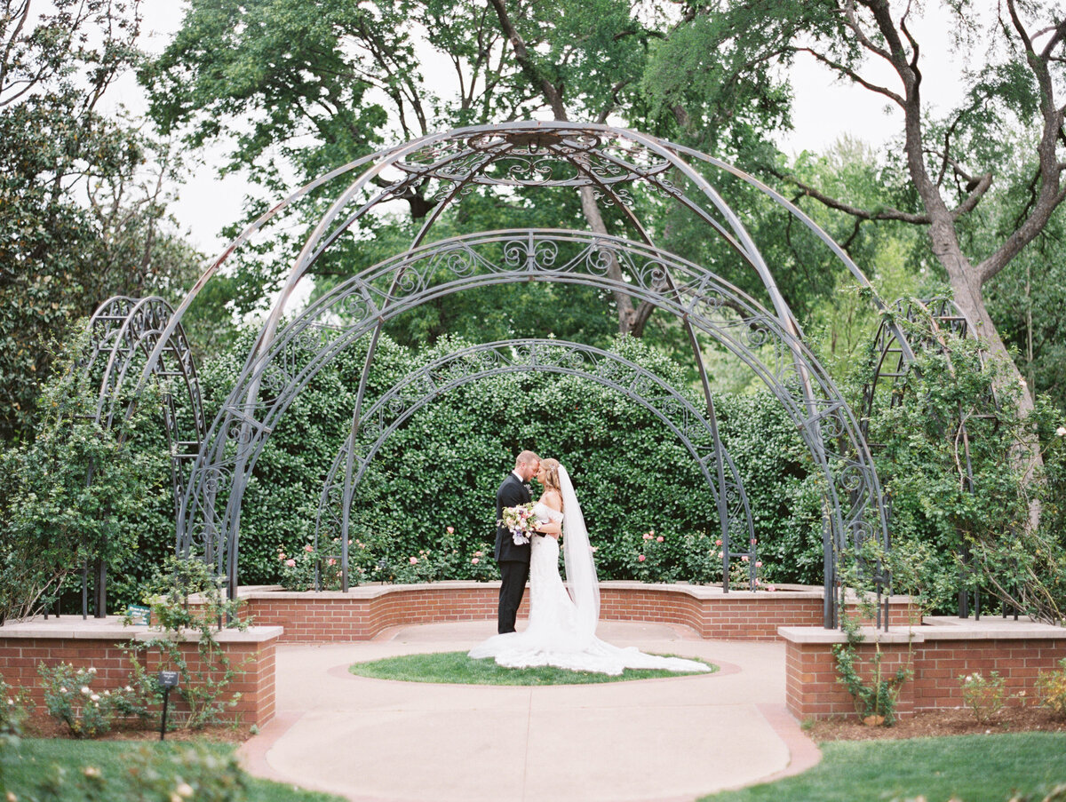 fine-art-wedding-photography-dallas-bride-groom-portraits-dallas-arboretum-11