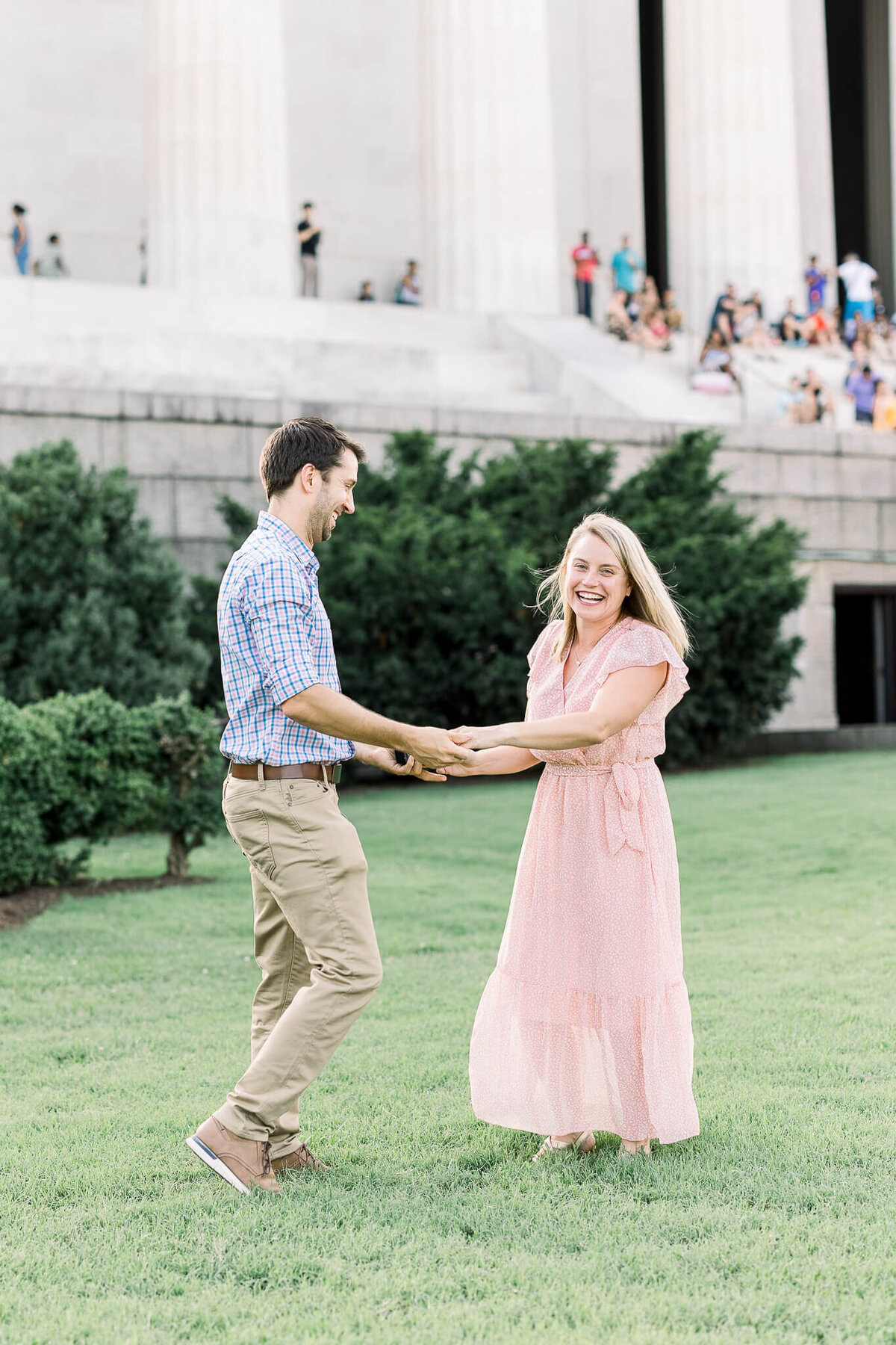 engagement-lincoln-memorial-photography-washington-DC-modern-light-and-airy-classic-timeless-romantic-maryland-proposal-4