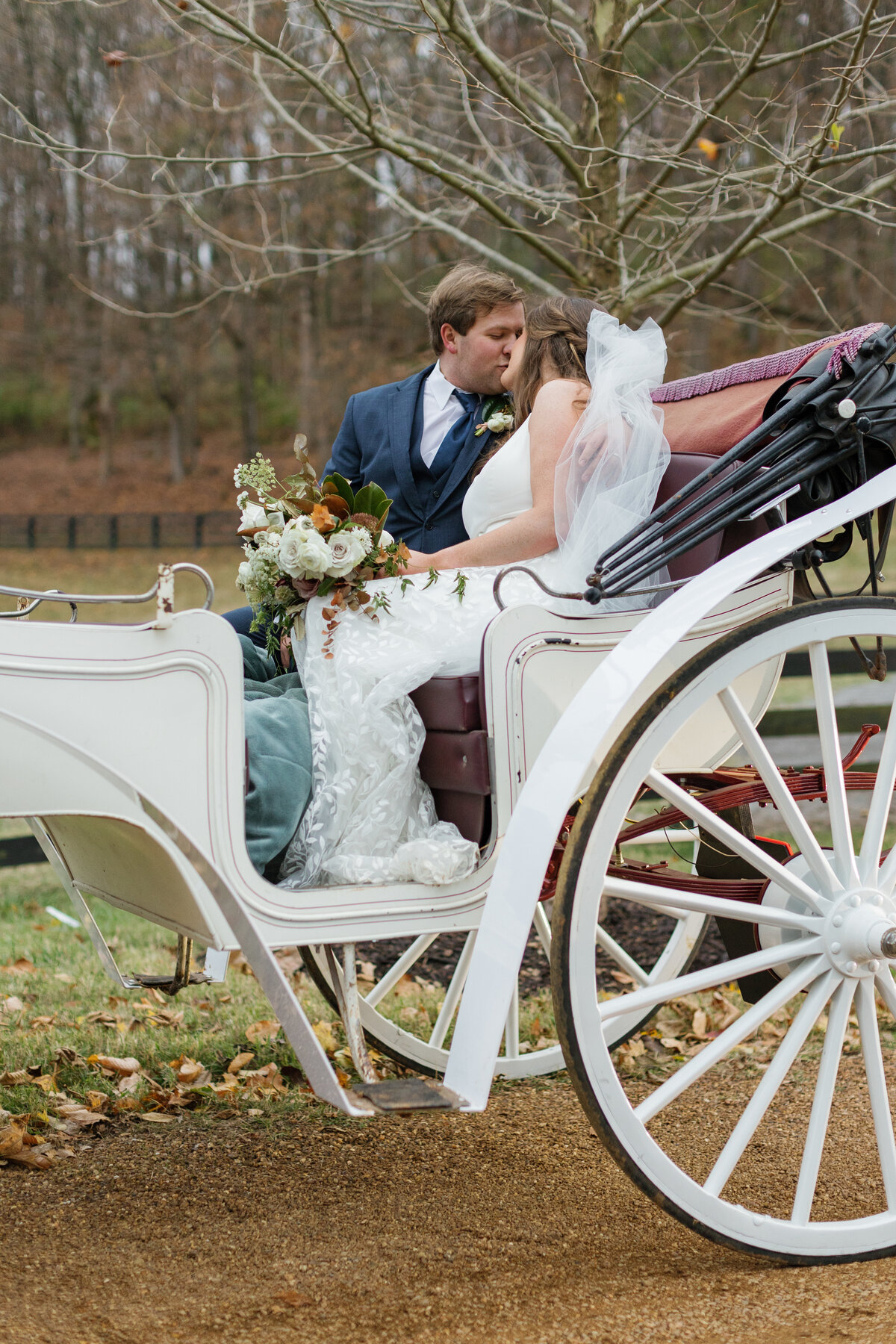 bride-and-groom-in-carriage