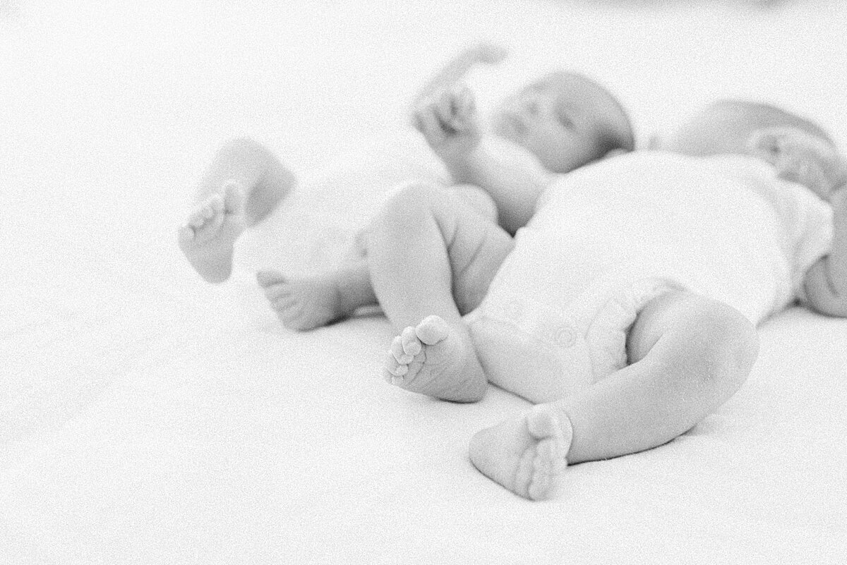 charleston-baby-photographer-twin-newborn-session-caitlyn-motycka-photography_0003