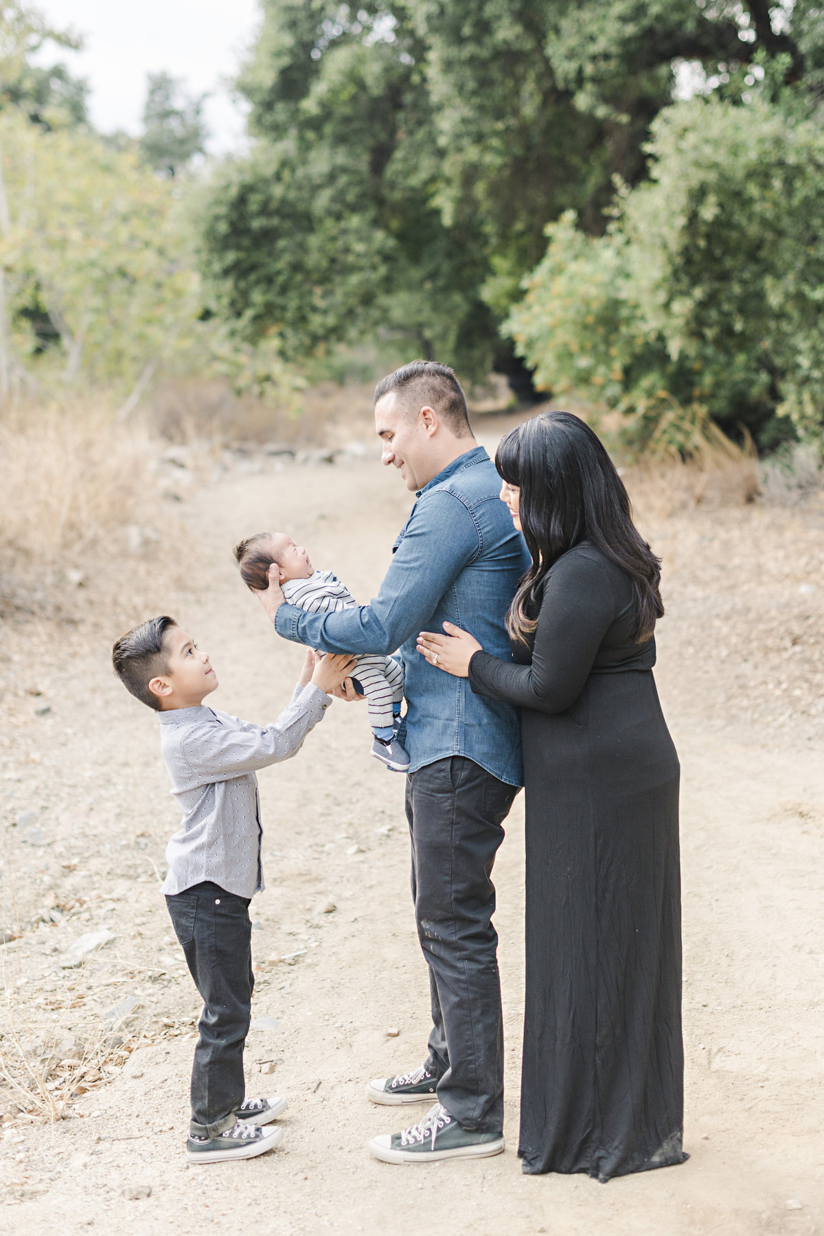 Outdoor-Newborn-Session-in-The-Woodlands