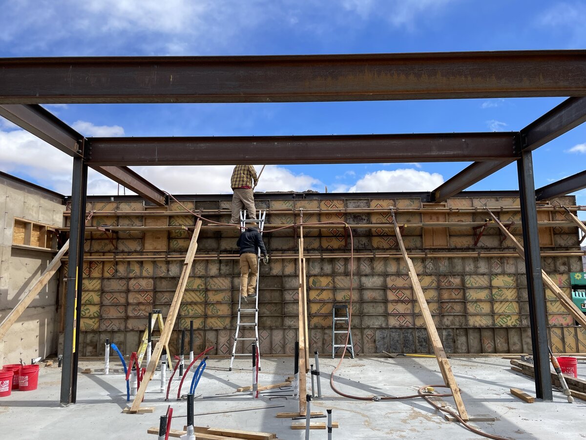MEET US_construction helpers