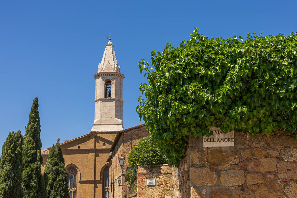 italy-tuscany-pienza-cathedral-9297