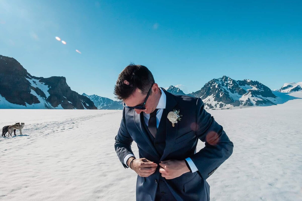 luxury-alaska-elopement-photographer-planner