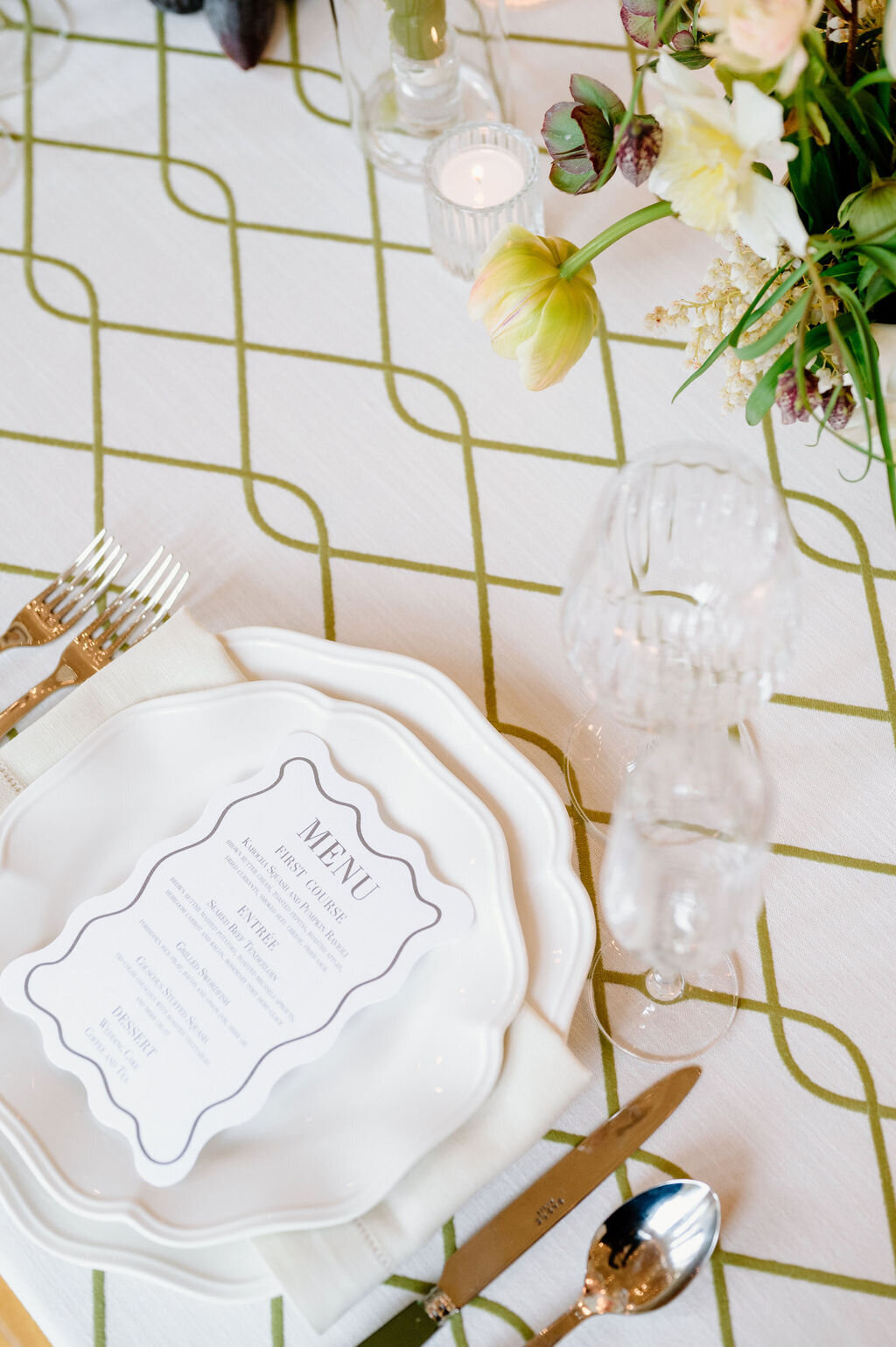 quiet-luxury-wedding-tablescape-ct