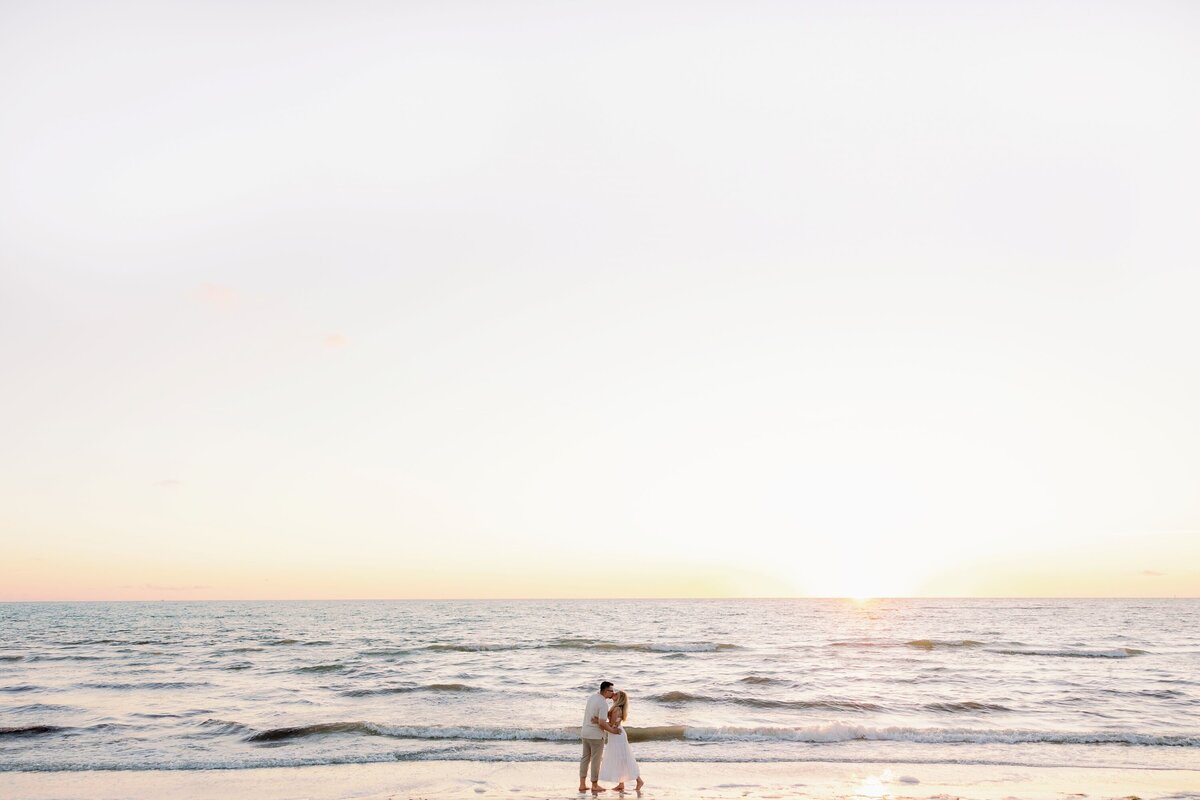 brittany-pannebaker-tampa-florida-destination-wedding-photographer-engagement-bocabaypassclub-2