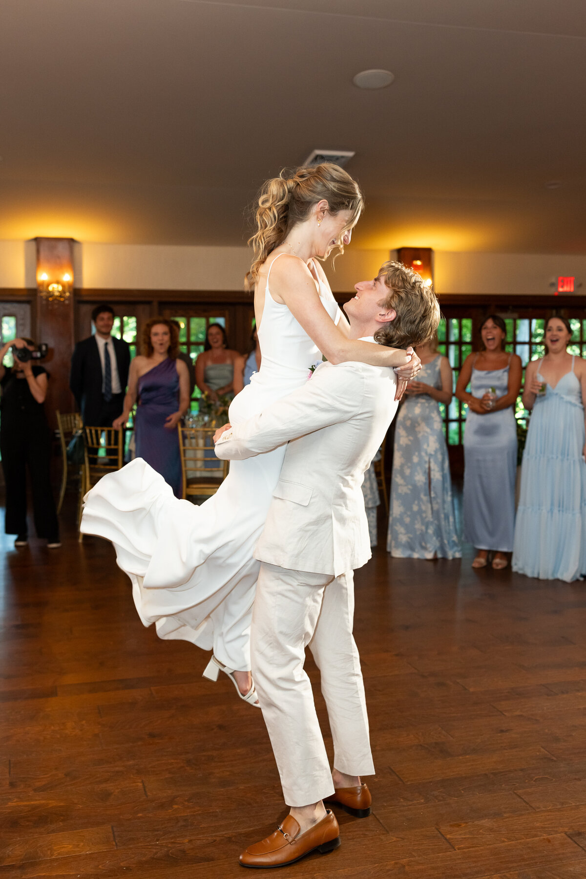 bride-and-groom-first-dance-connecticut-wedding-planner