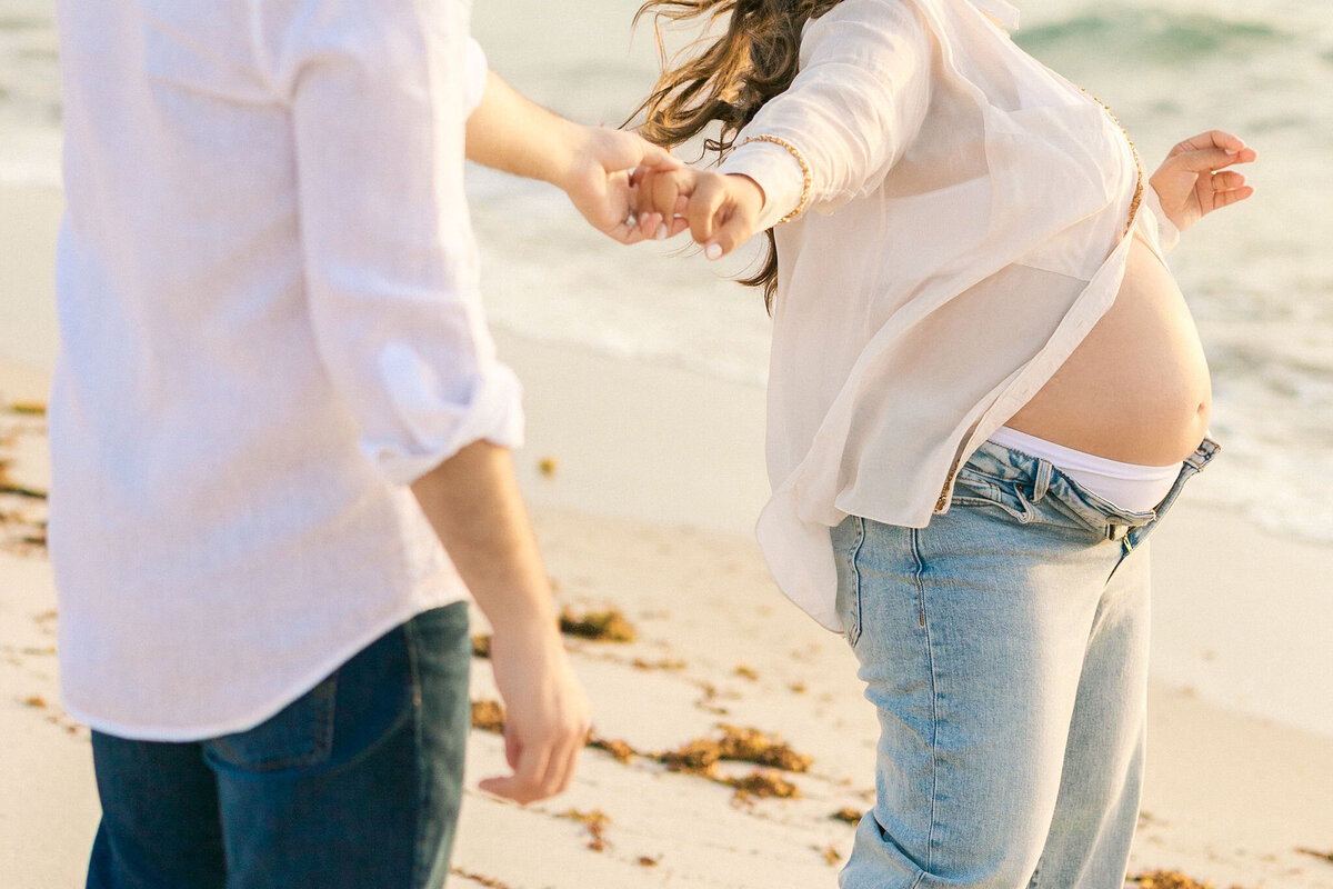 maternity-miami-beach-pregnant-belly-holding-hands