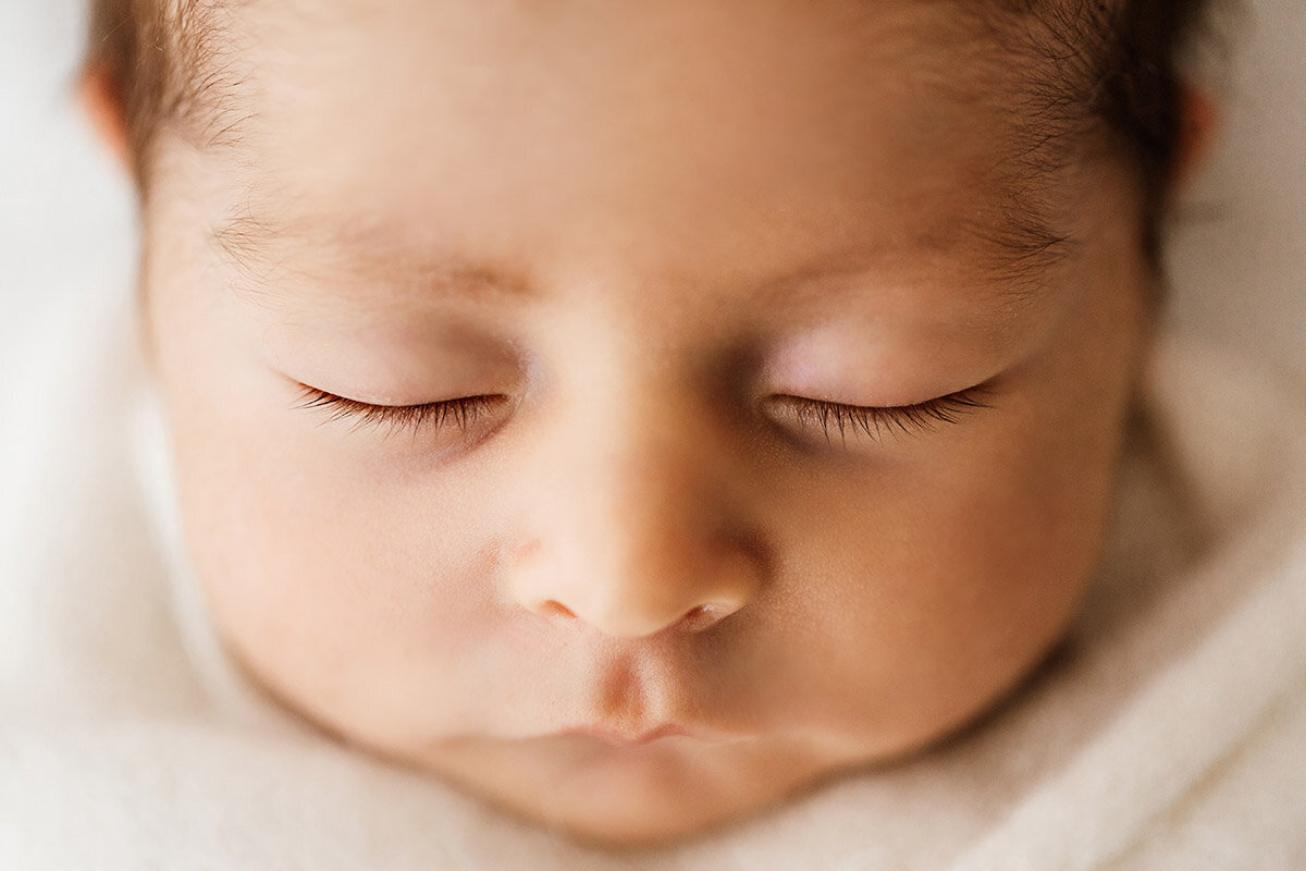 ABu-dhabi-newborn-photographer-dubai-baby-photography-macro