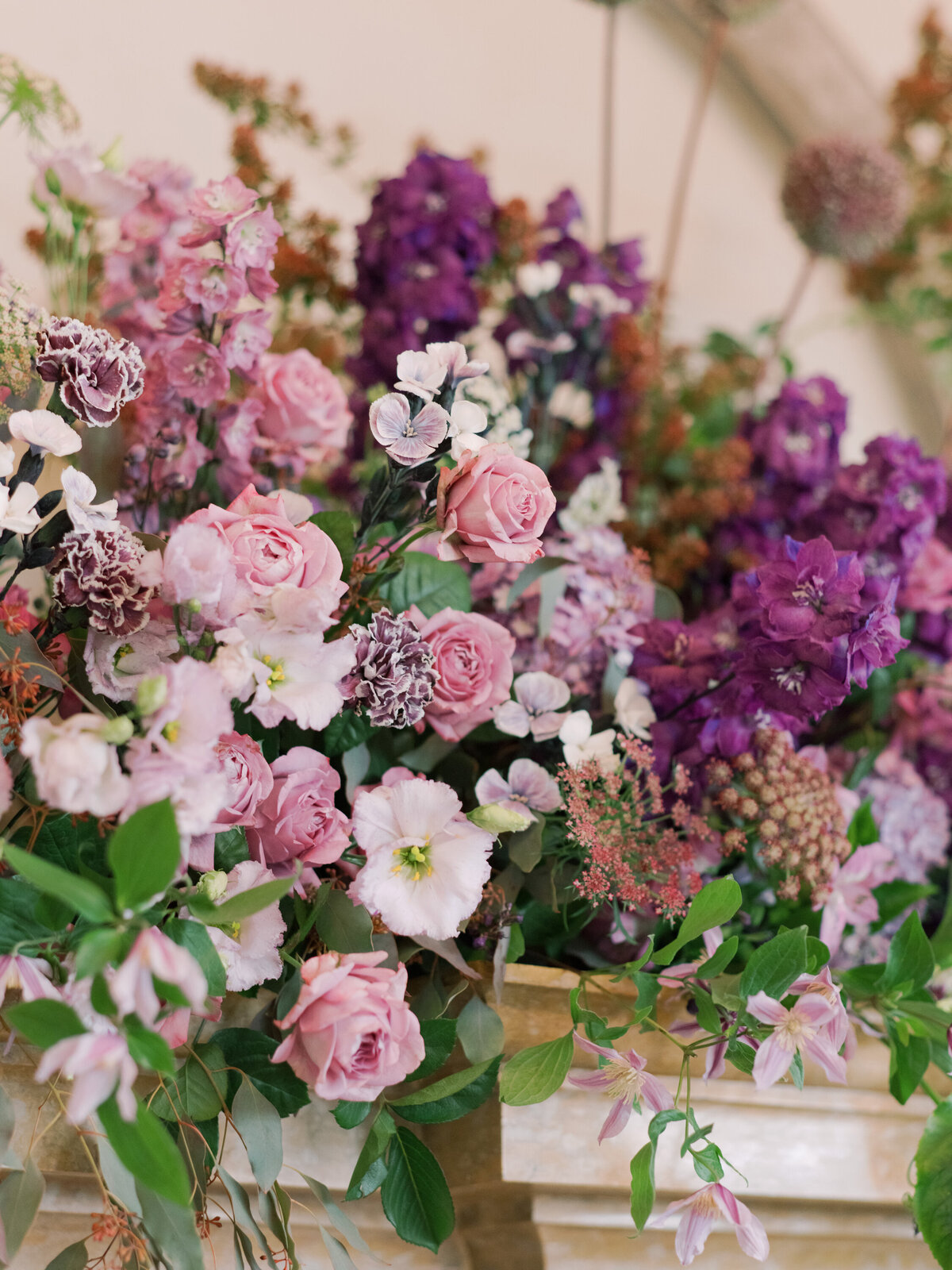 casa-dos-penedos-portugal-wedding-pink-purple-white-flowers