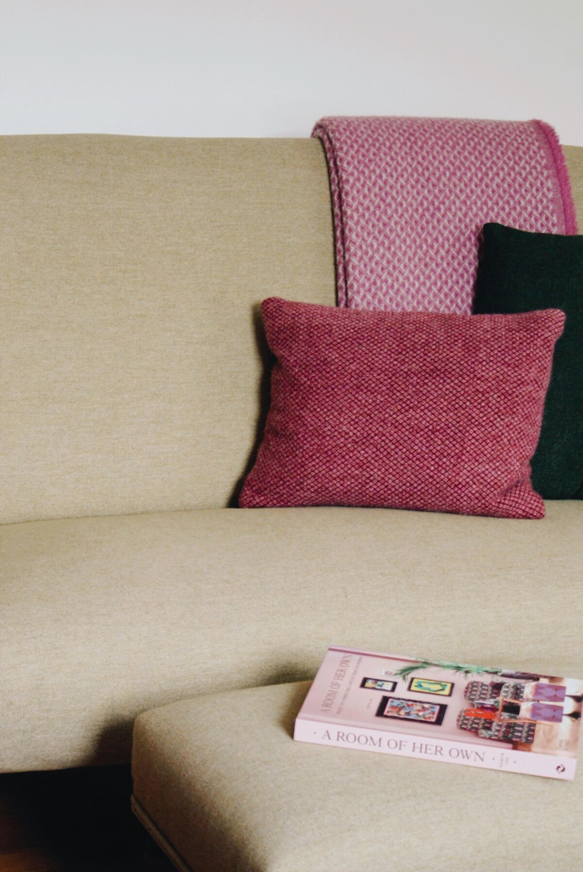 suffolk-pink-book-cushioon-detail
