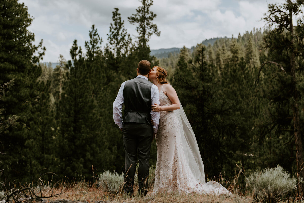 ochoco-forest-central-oregon-elopement-pnw-woods-wedding-covid-bend-photographer-inspiration1078