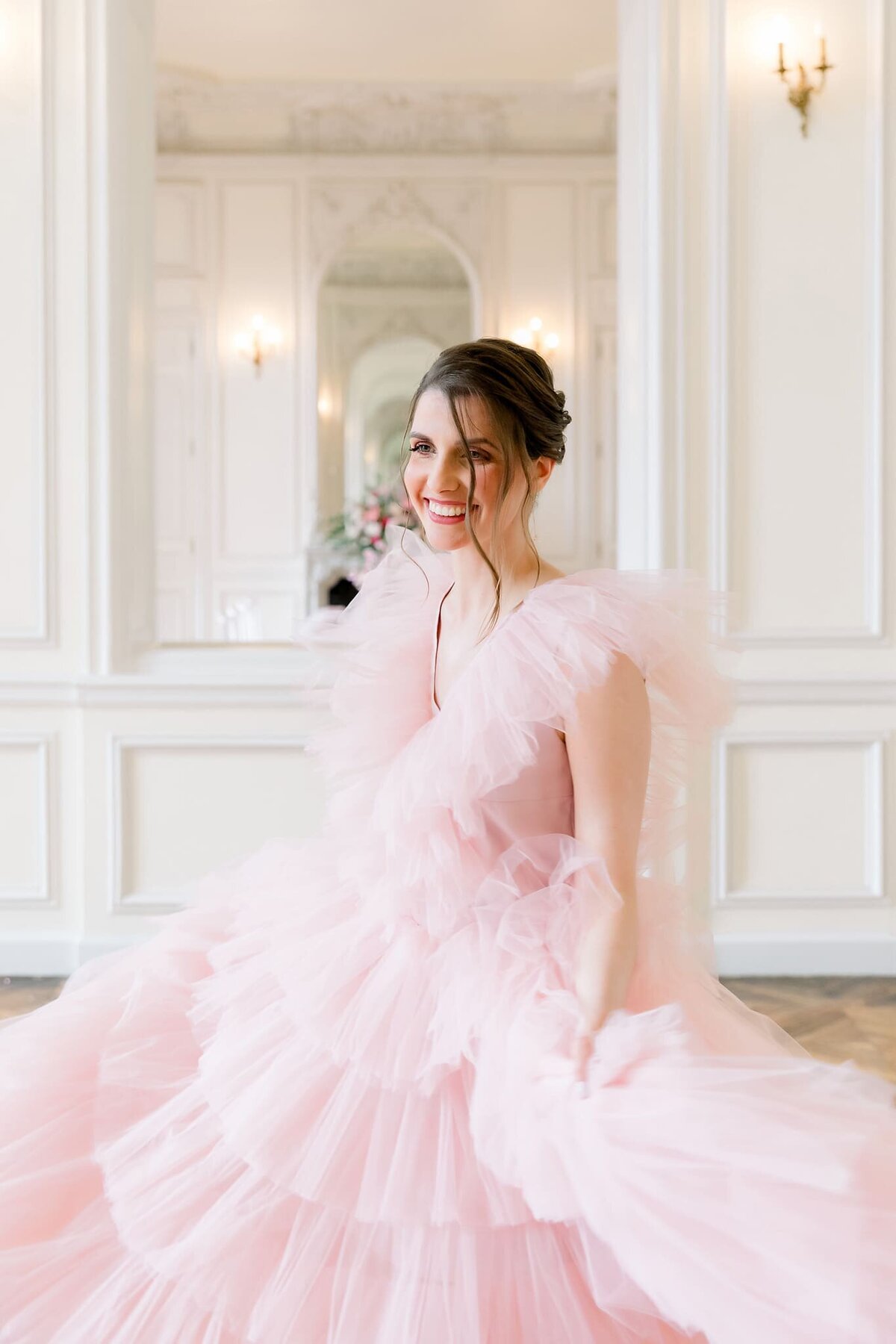 mariee-tres-elegante-et-haute-couture-en-rose