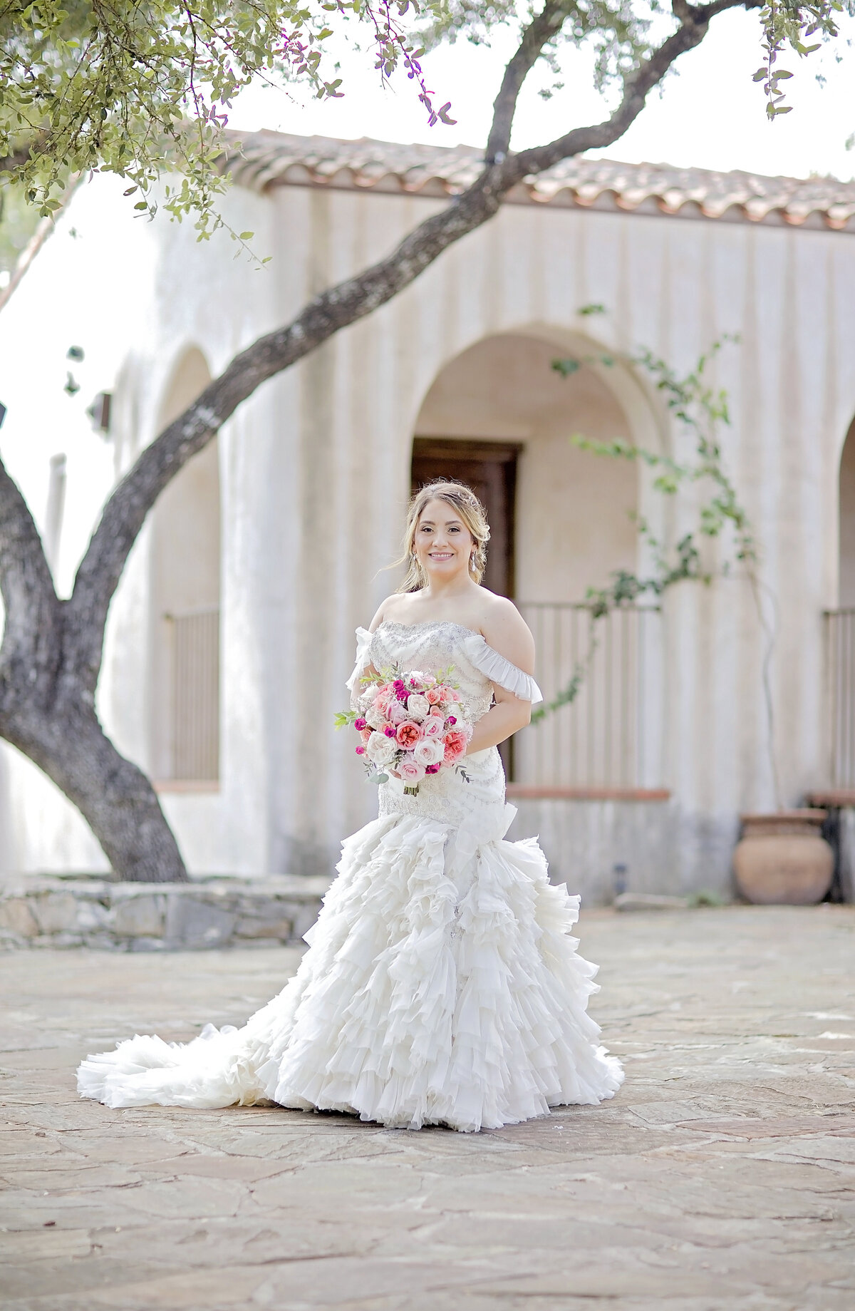 bridal portrait-bridal pose-lost mission-hill country wedding-robin rogers photography
