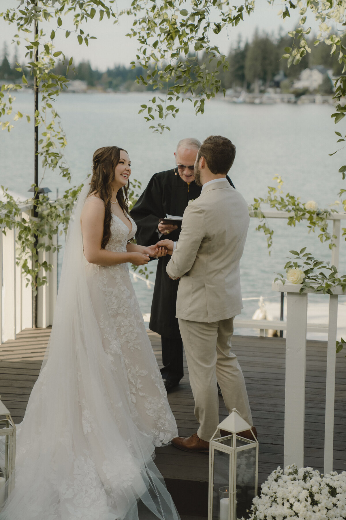 Stephanie-Chase-Wedding-at-the-Lake-Tapps-Bonney-Lake-Seattle-Amy-Law-Photography-90