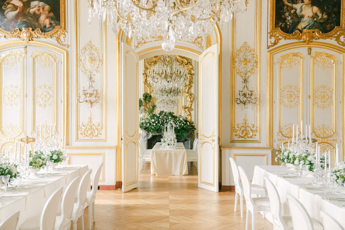luxurious-wedding-floral-decoration-castle-style27