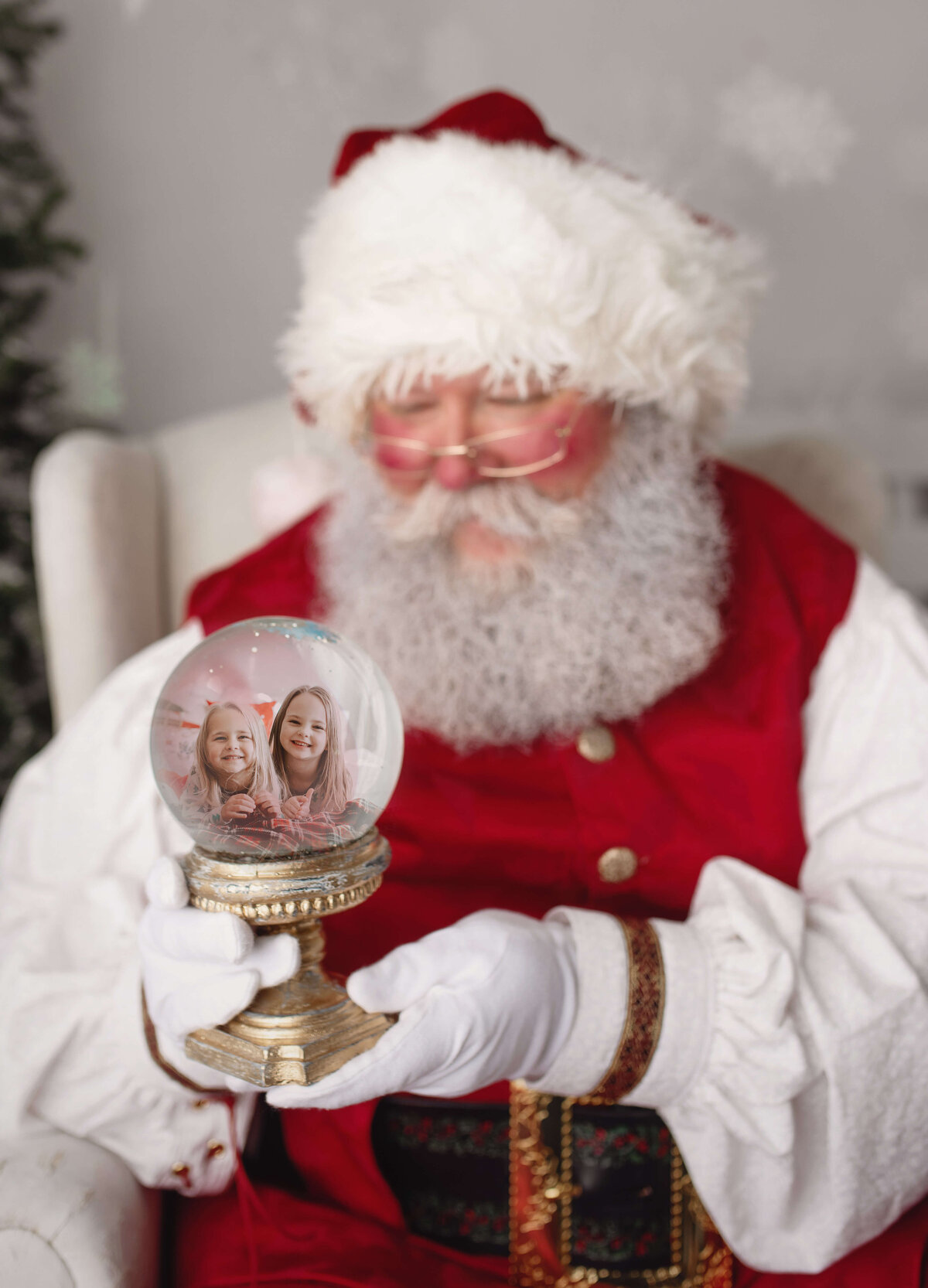 Holiday-Pajamas-Christmas-Mini-Session-Family-Photography-Woodbury-Minnesota-Sigrid-Dabelstein-Photography-SantaPic
