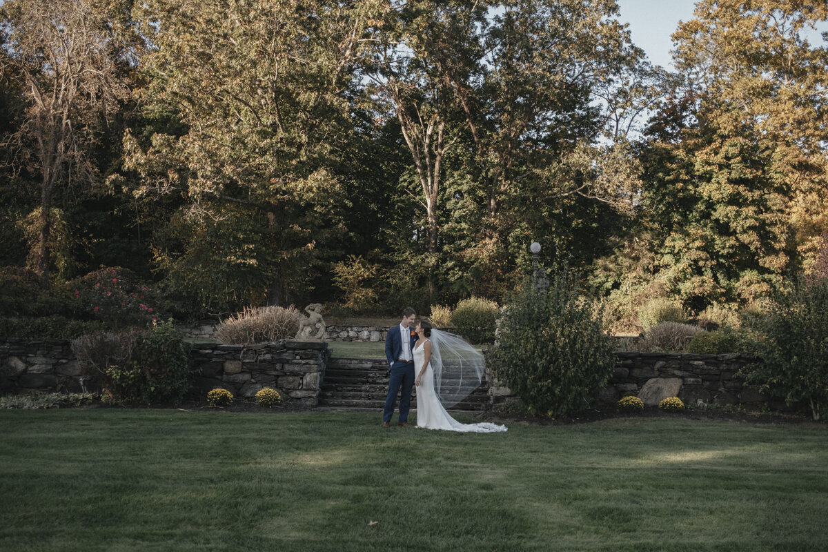 fall-foliage-wedding-couple-picture-connecticut-wedding