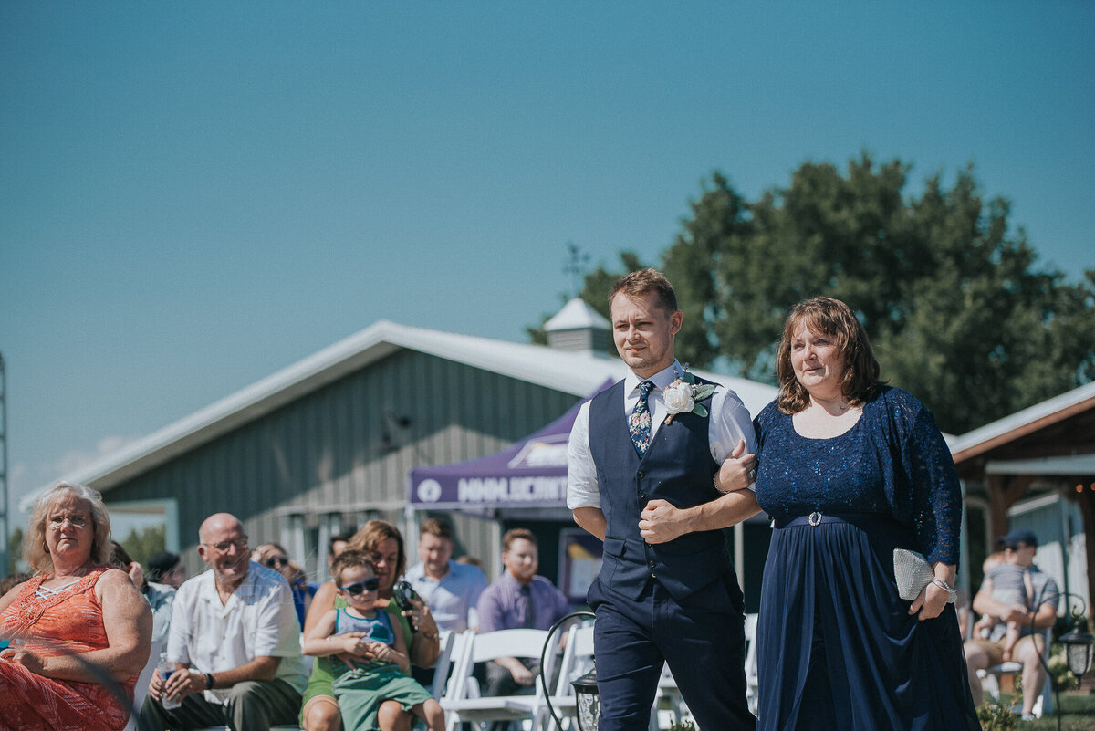 ceremony _ alaynna ann schwartz _ harpors vinyard _ iowa photographer _ playlife photography_0063