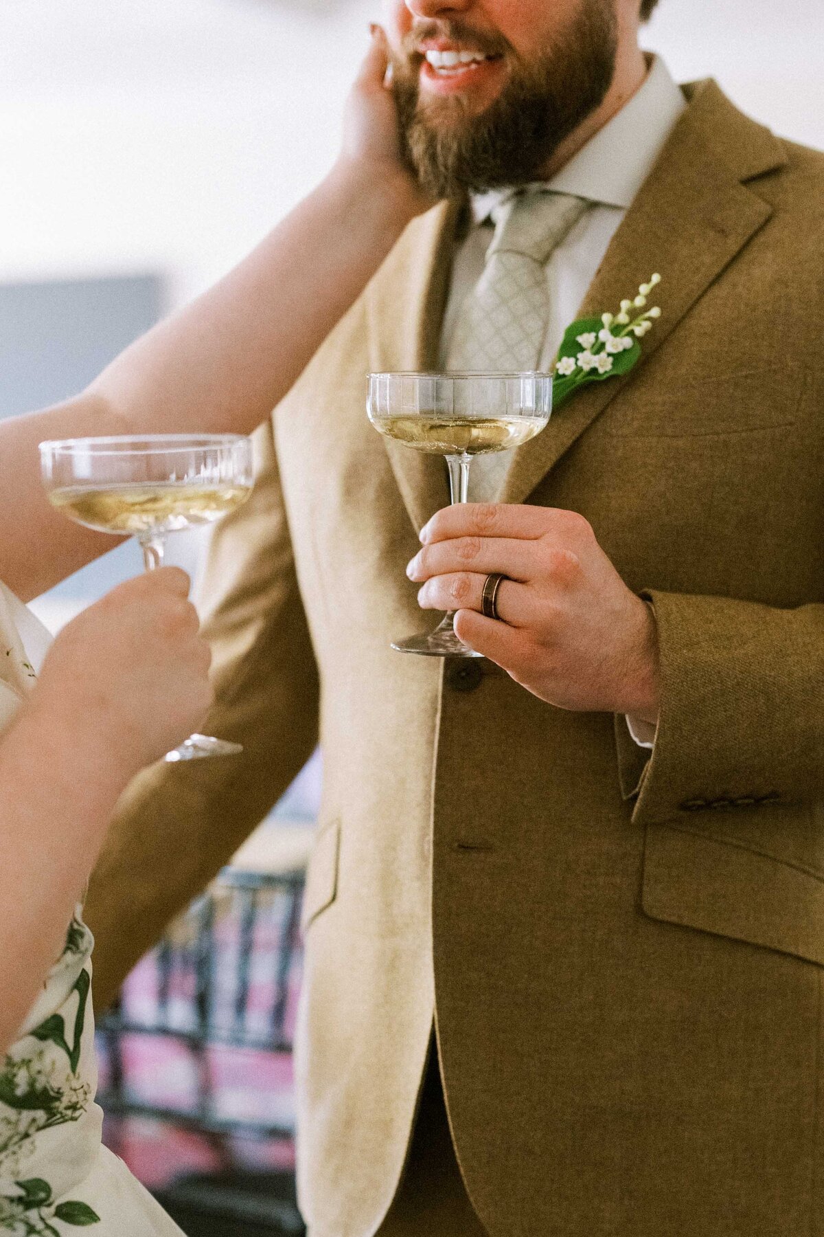 vintage-champagne-glasses-wedding